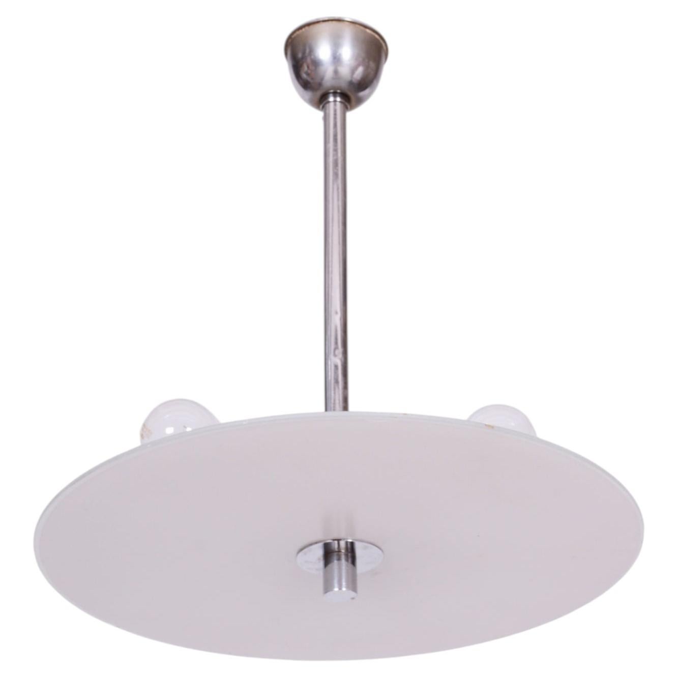 Araña Bauhaus restaurada, acero cromado, cristal esmerilado, checa, años 30 en venta