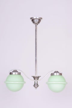 Lustre Bauhaus restauré, acier chromé, verre opalin, tchèque, années 1930