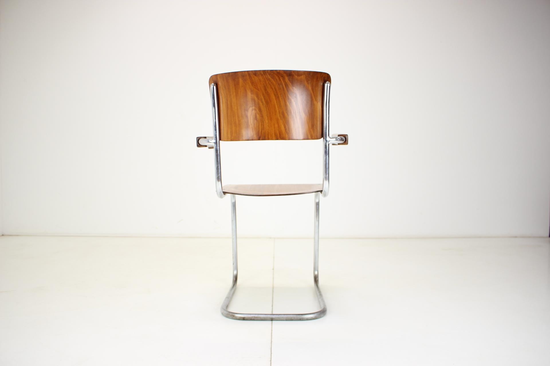 Restored Bauhaus Chrome Chair by Rudolf Vichr Prag, 1930s In Good Condition For Sale In Praha, CZ