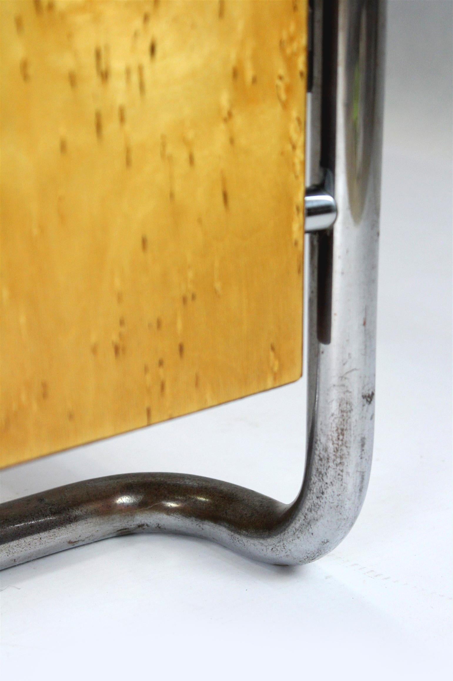 Lit en acier tubulaire chromé Bauhaus restauré avec tables de nuit de R. Vichr, années 1940 en vente 6