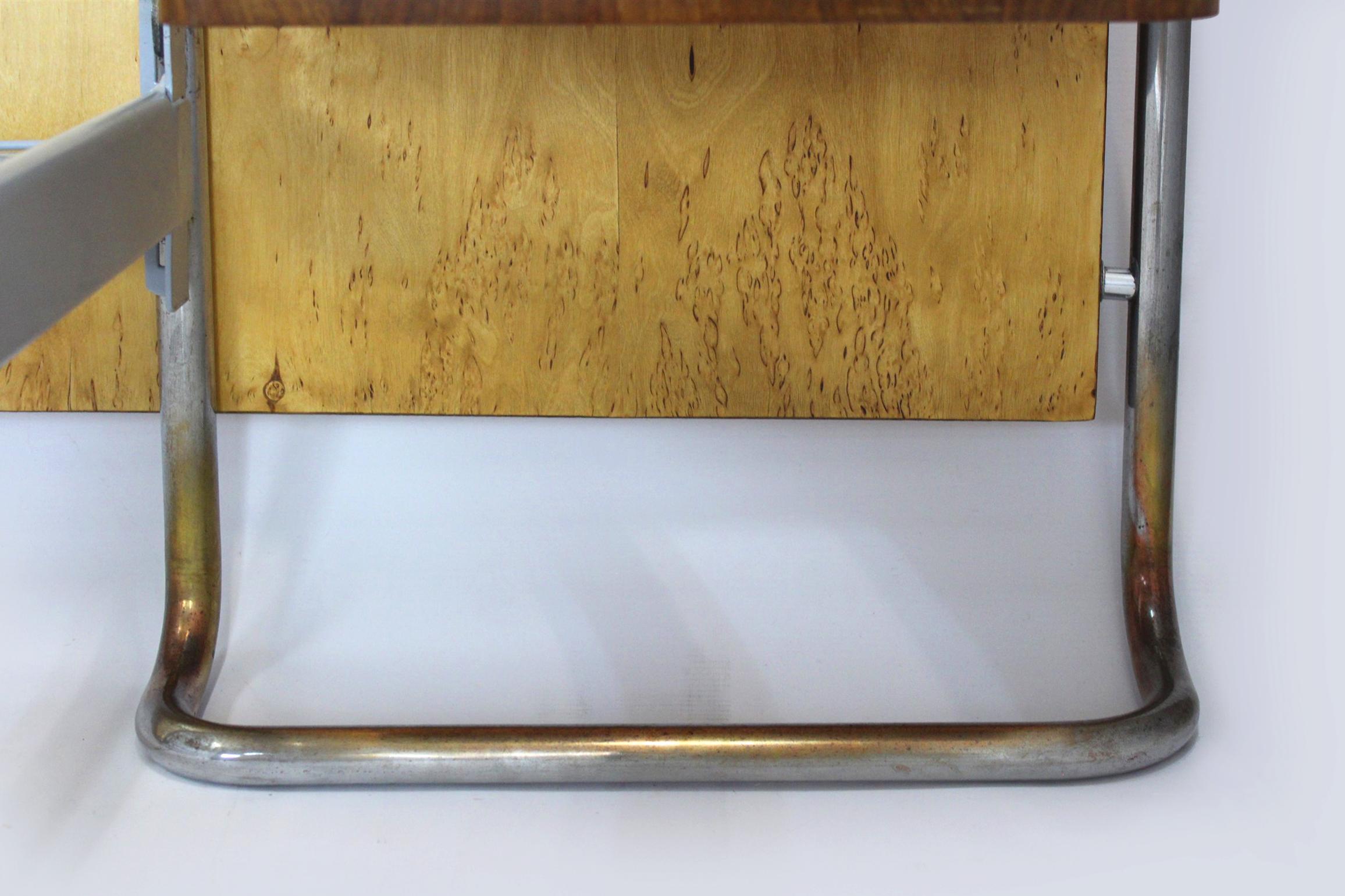 Lit en acier tubulaire chromé Bauhaus restauré avec tables de nuit de R. Vichr, années 1940 en vente 9
