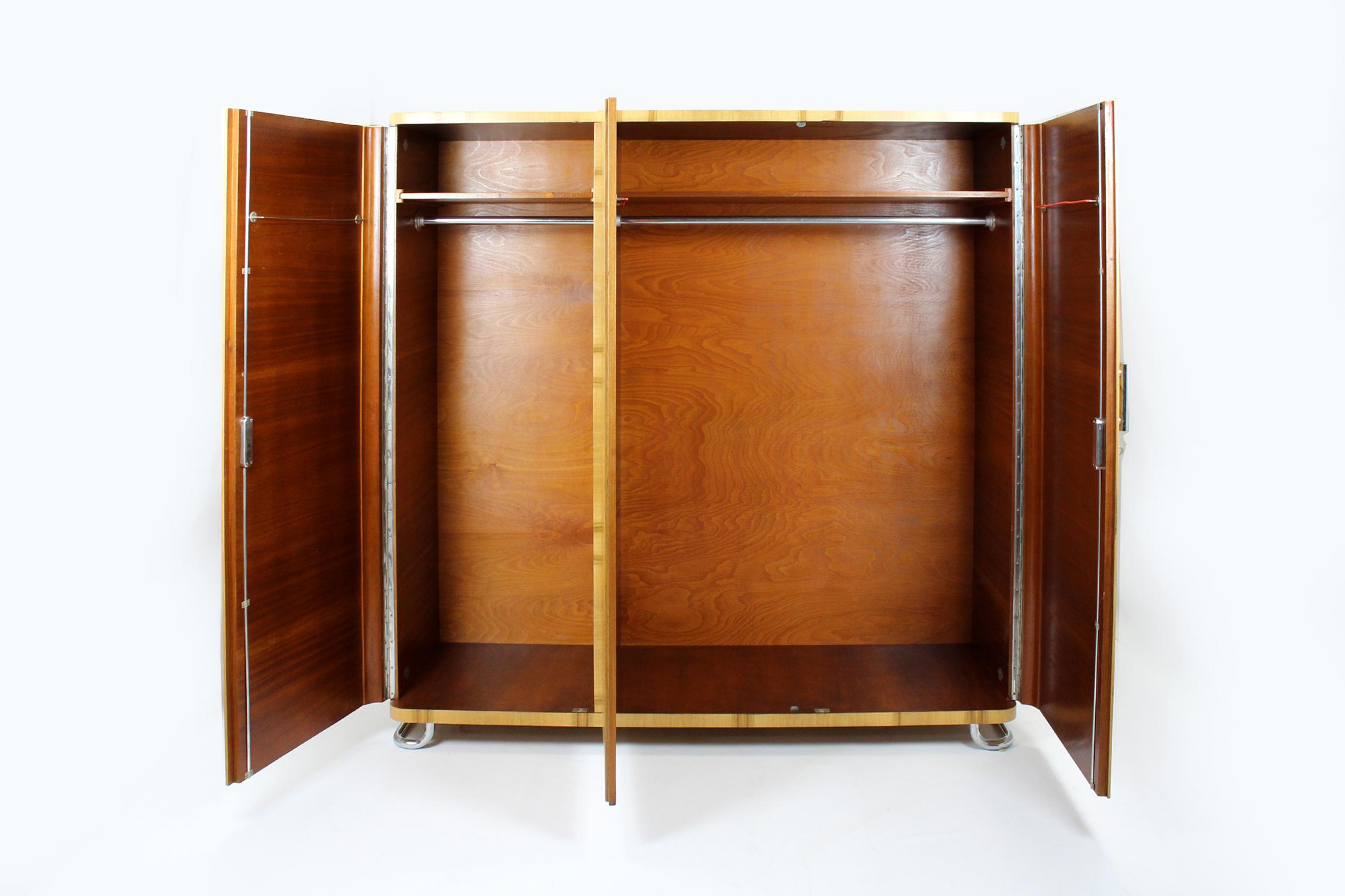 Restored Bauhaus Chromed Tubular Steel Wardrobe from Hynek Gottwald, 1930s In Excellent Condition For Sale In Żory, PL