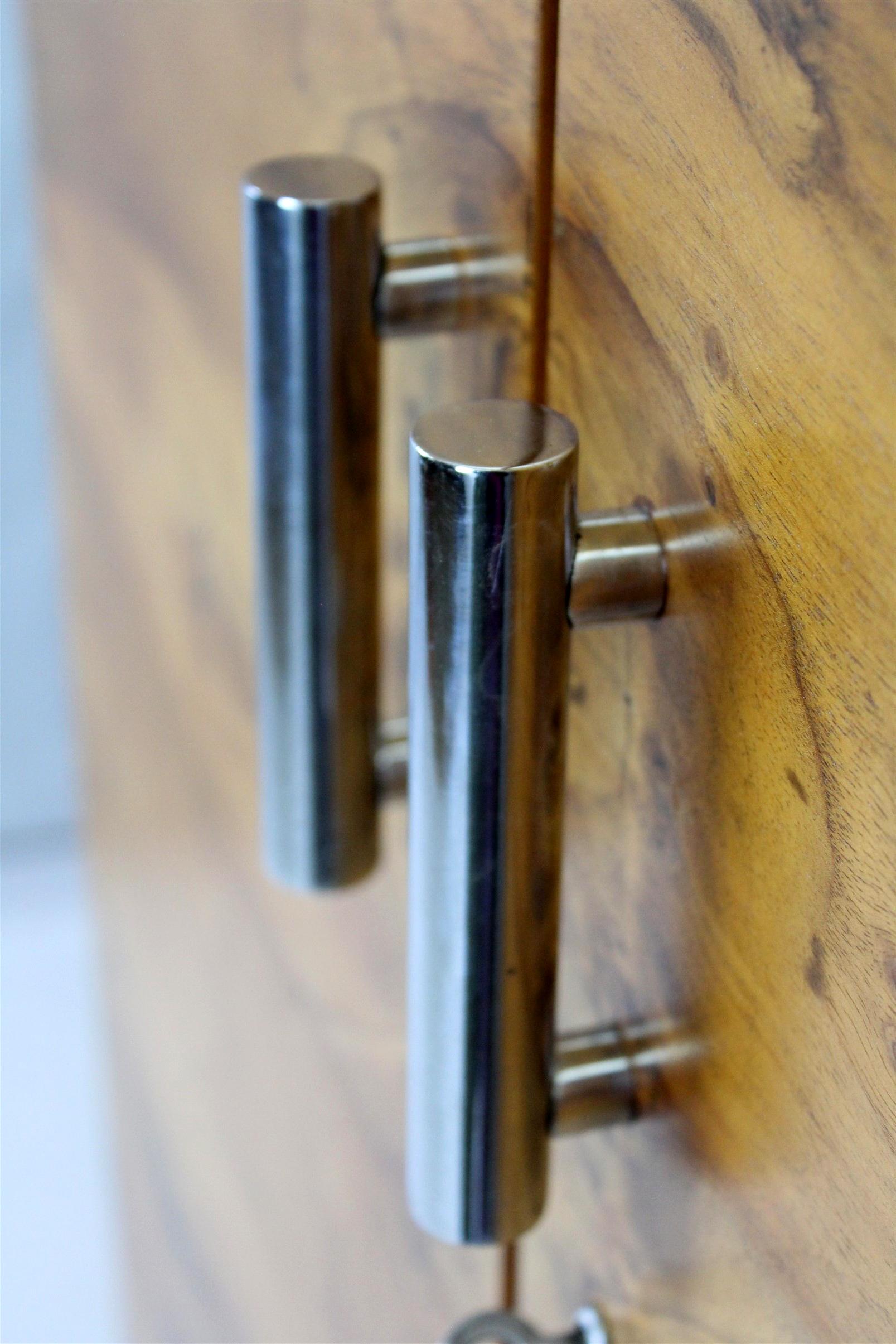 Restaurierter Bauhaus-Kleiderschrank aus verchromtem Stahlrohr von Hynek Gottwald, 1930er Jahre im Angebot 1