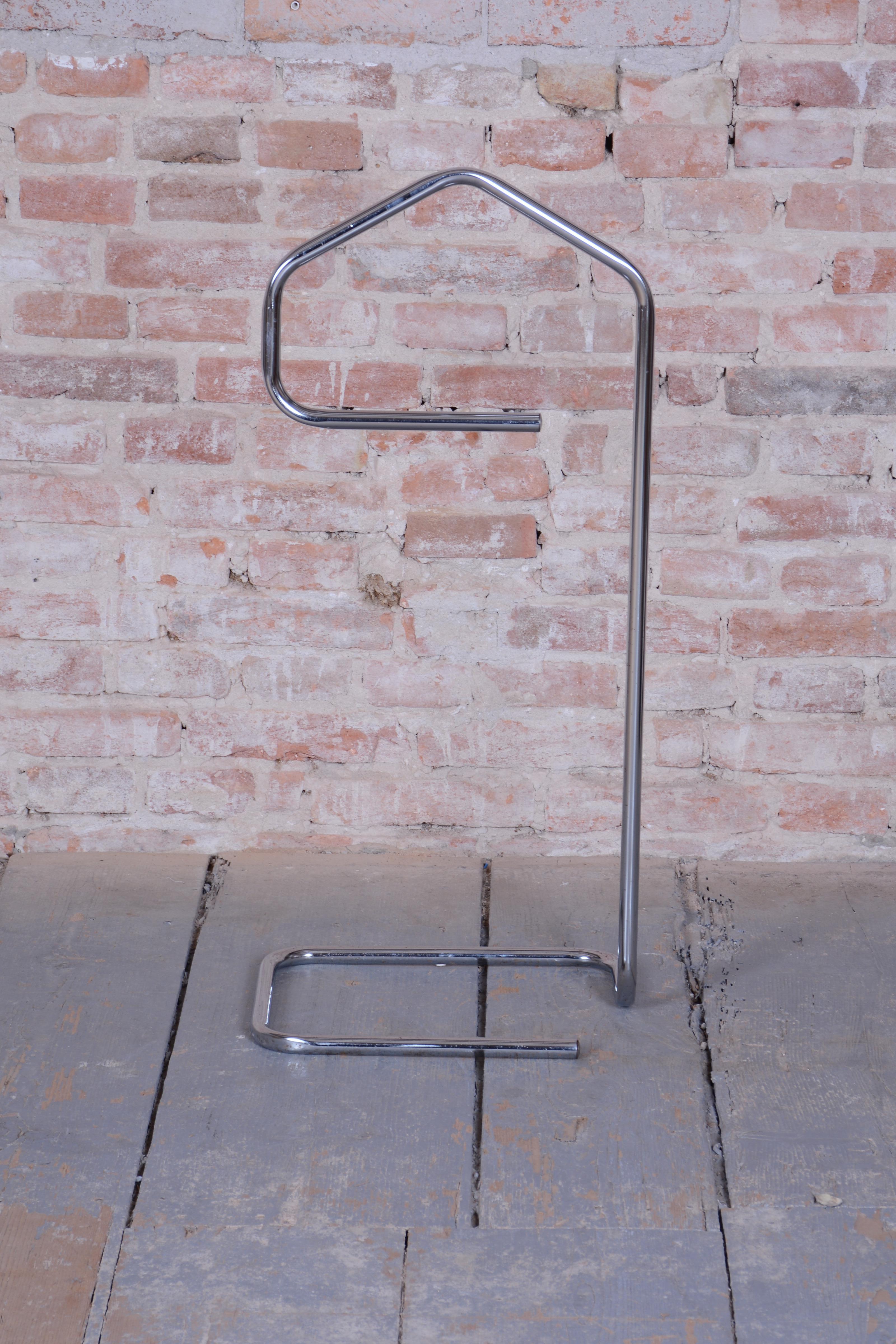 Restored Bauhaus Clothes Valet, Chrome-Plated Steel, Czech, 1930s In Good Condition For Sale In Brandys nad Labem, Středočeský kraj