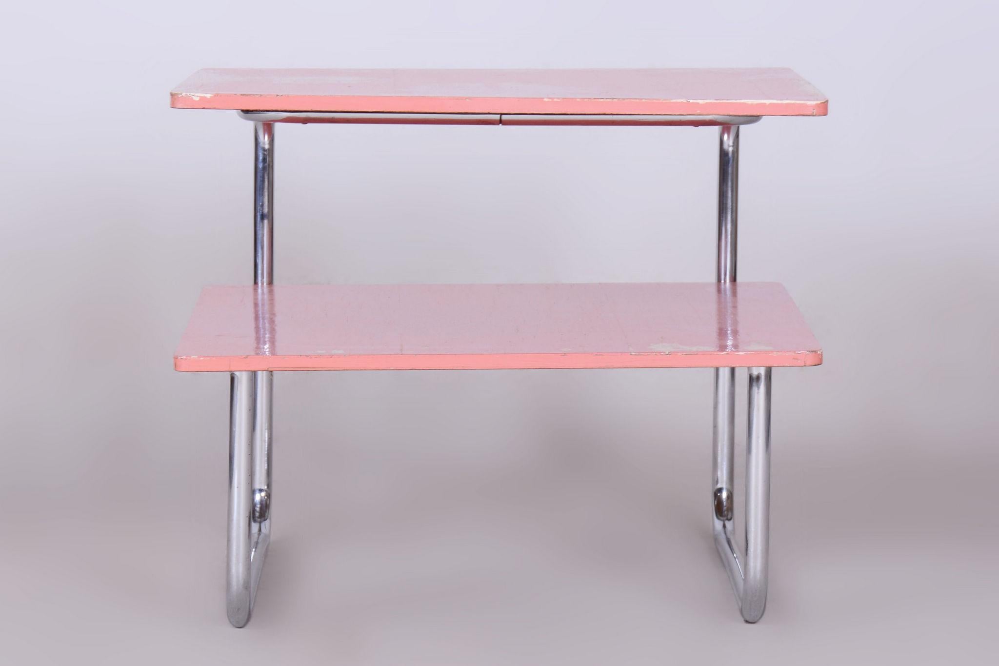 Mesa de centro Bauhaus restaurada, fabricada por Mücke & Melder.

Fabricante: Mücke Melder
Número de catálogo del fabricante: Tn 143.
Material: Acero cromado, Madera lacada
Fuente: Checoslovaquia
Periodo: 1930-1939

Fabricado por Mücke Melder, un