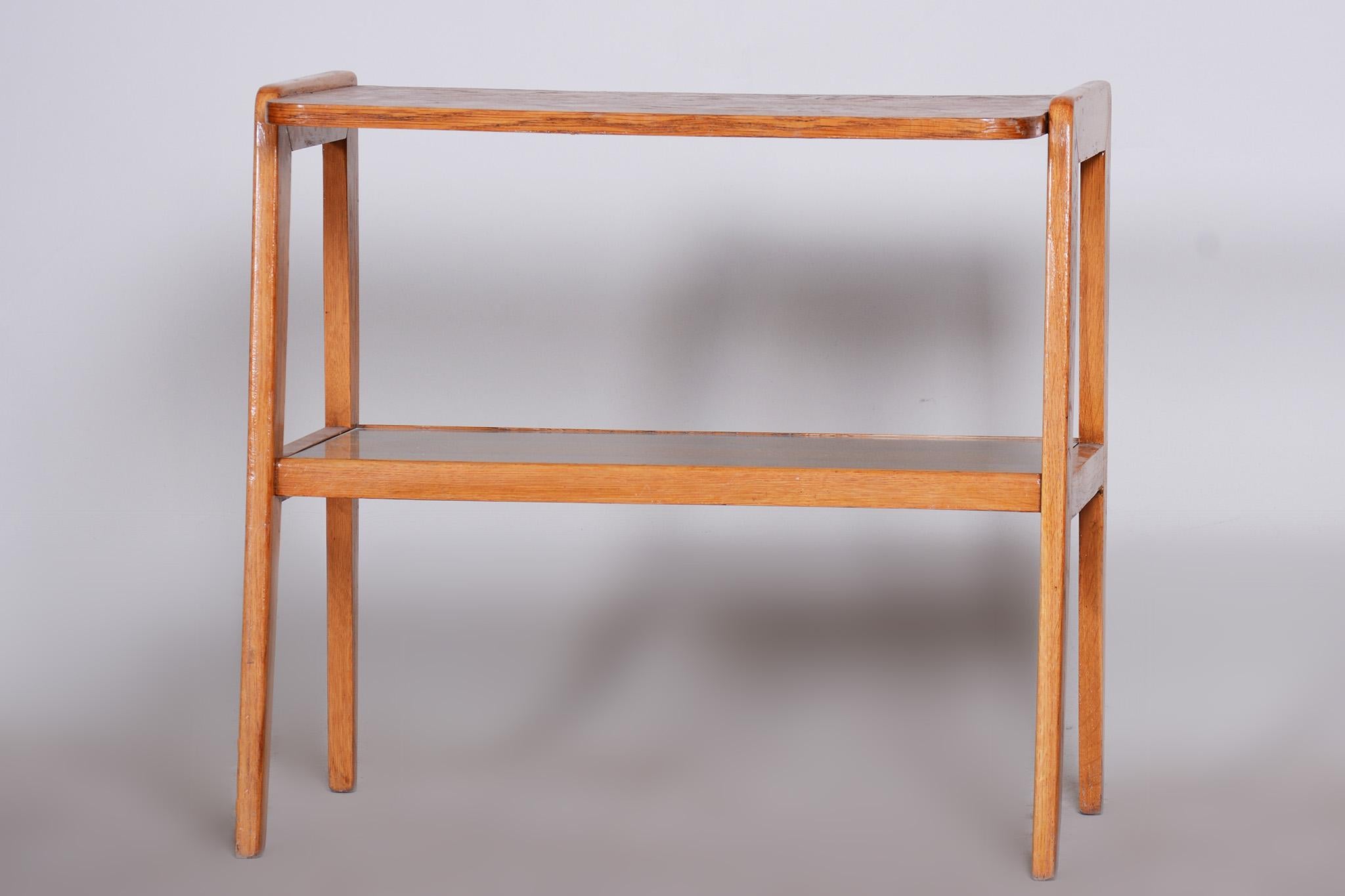 Restored Bauhaus console table. Refreshed polish.

Source: Czechia
Period: 1950-1959
Material: Oak and glass.