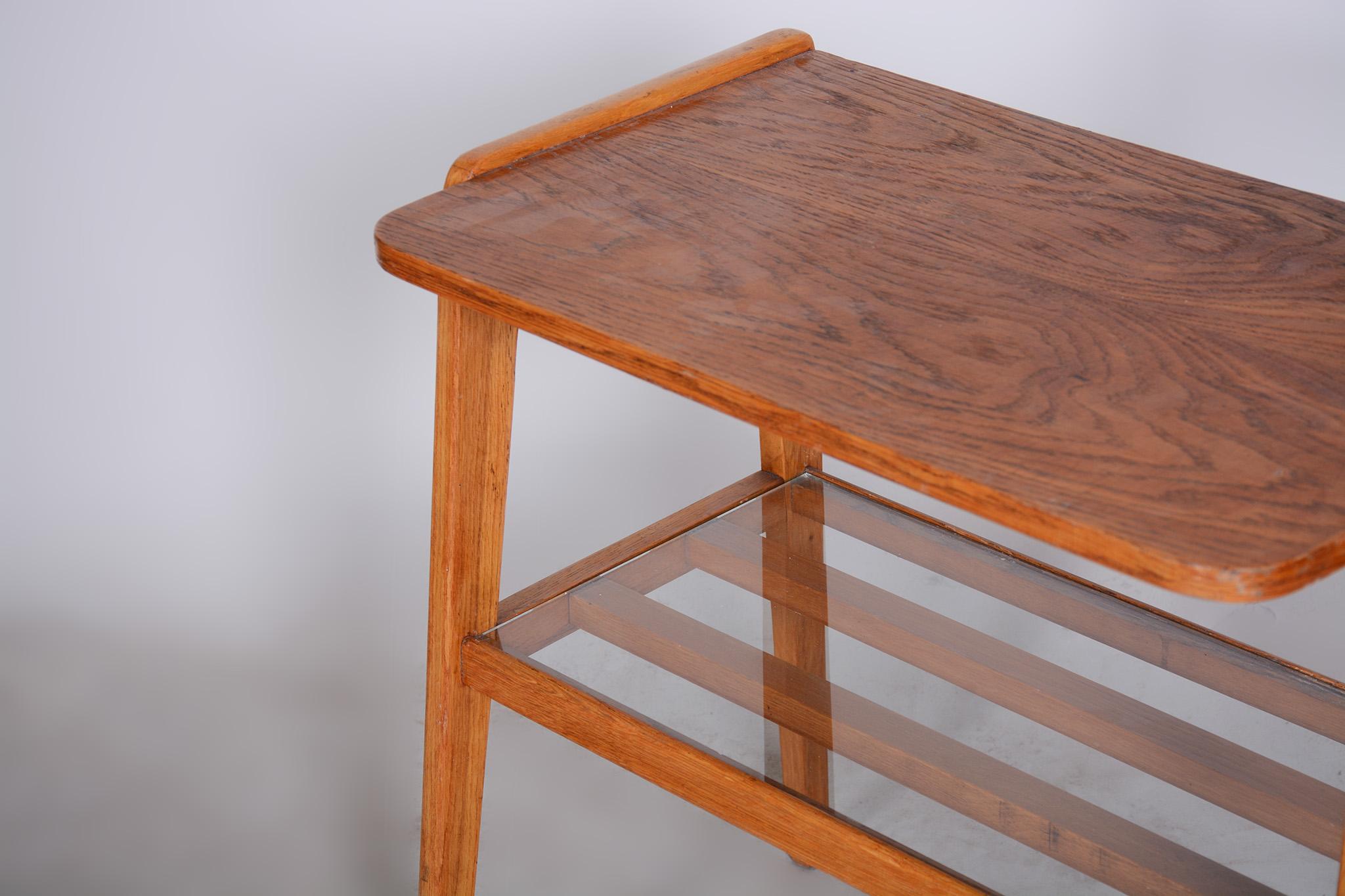 Restored Bauhaus Console Table, Oak and Glass, Refreshed Polish, Czechia, 1950s For Sale 1
