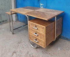 Scrivania Bauhaus restaurata in impiallacciatura di frassino e acciaio tubolare di Andre Lurcat