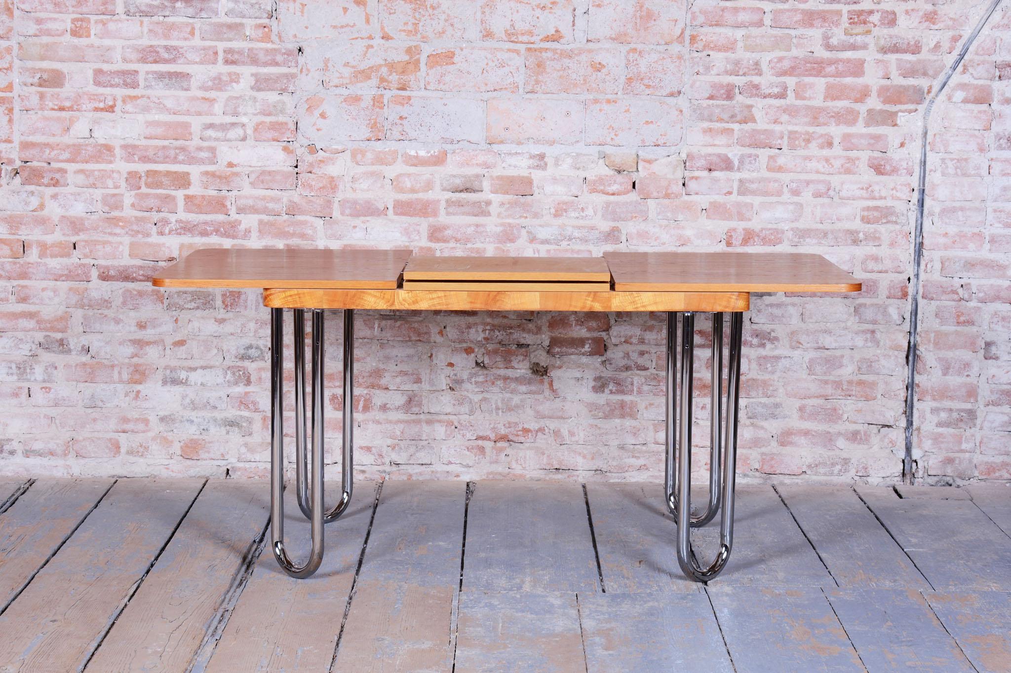 Tavolo da pranzo Bauhaus restaurato, di J. Halabala, Up & Up Zavody, Oak, Repubblica Ceca, anni '30 in vendita 4