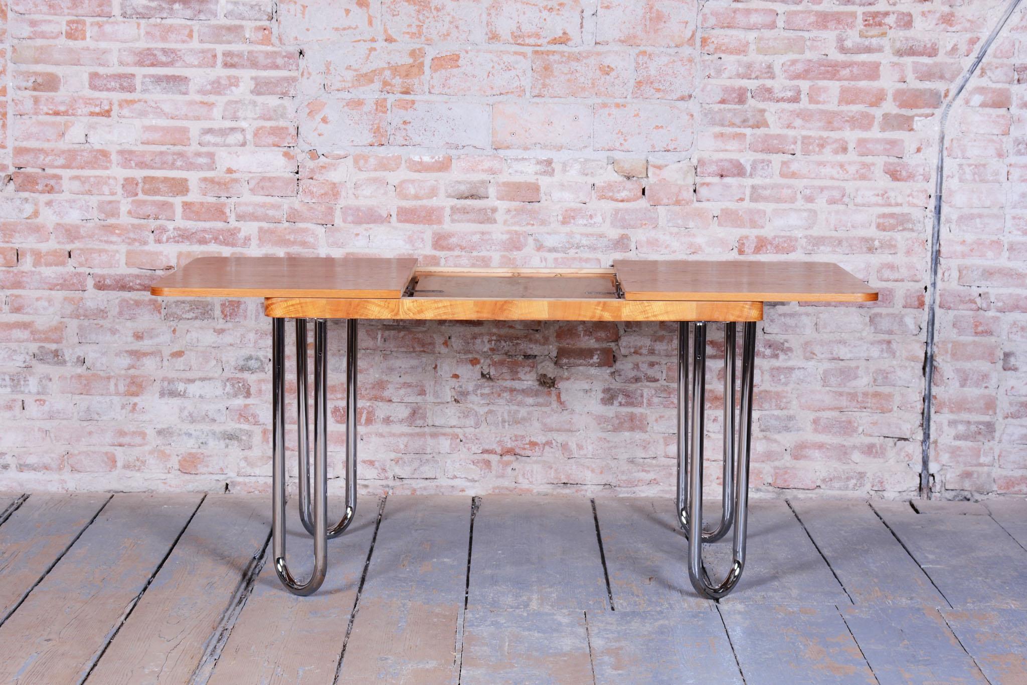 Cromo Tavolo da pranzo Bauhaus restaurato, di J. Halabala, Up & Up Zavody, Oak, Repubblica Ceca, anni '30 in vendita