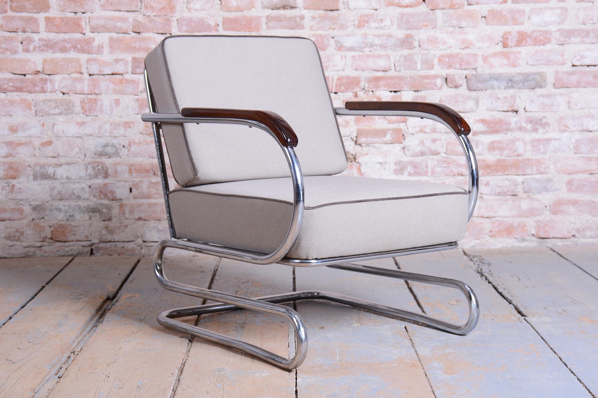 Sedia a doppia sospensione Bauhaus restaurata, Halabala, UP Zavody, Oak, Repubblica Ceca, anni '30 In condizioni buone in vendita a Brandys nad Labem, Středočeský kraj