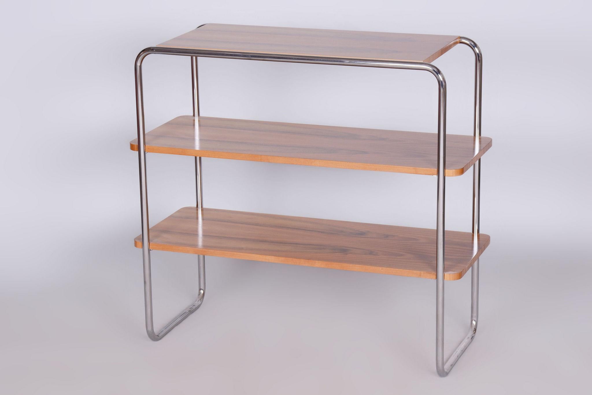 Restored Bauhaus Etagere

Made by Kovona, a renowned Czech manufacturer and dealer from the 20th century.

It has been re-polished with polyutherane piano lacquer by our professional refurbishing team in Czechia according to the original