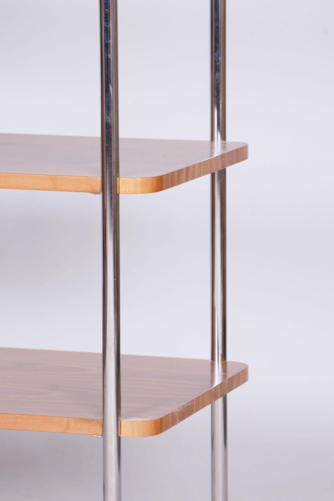 Restored Bauhaus Etagere, by Kovona, Walnut, Chrome-Plated Steel, Czech, 1940s In Good Condition For Sale In Horomerice, CZ