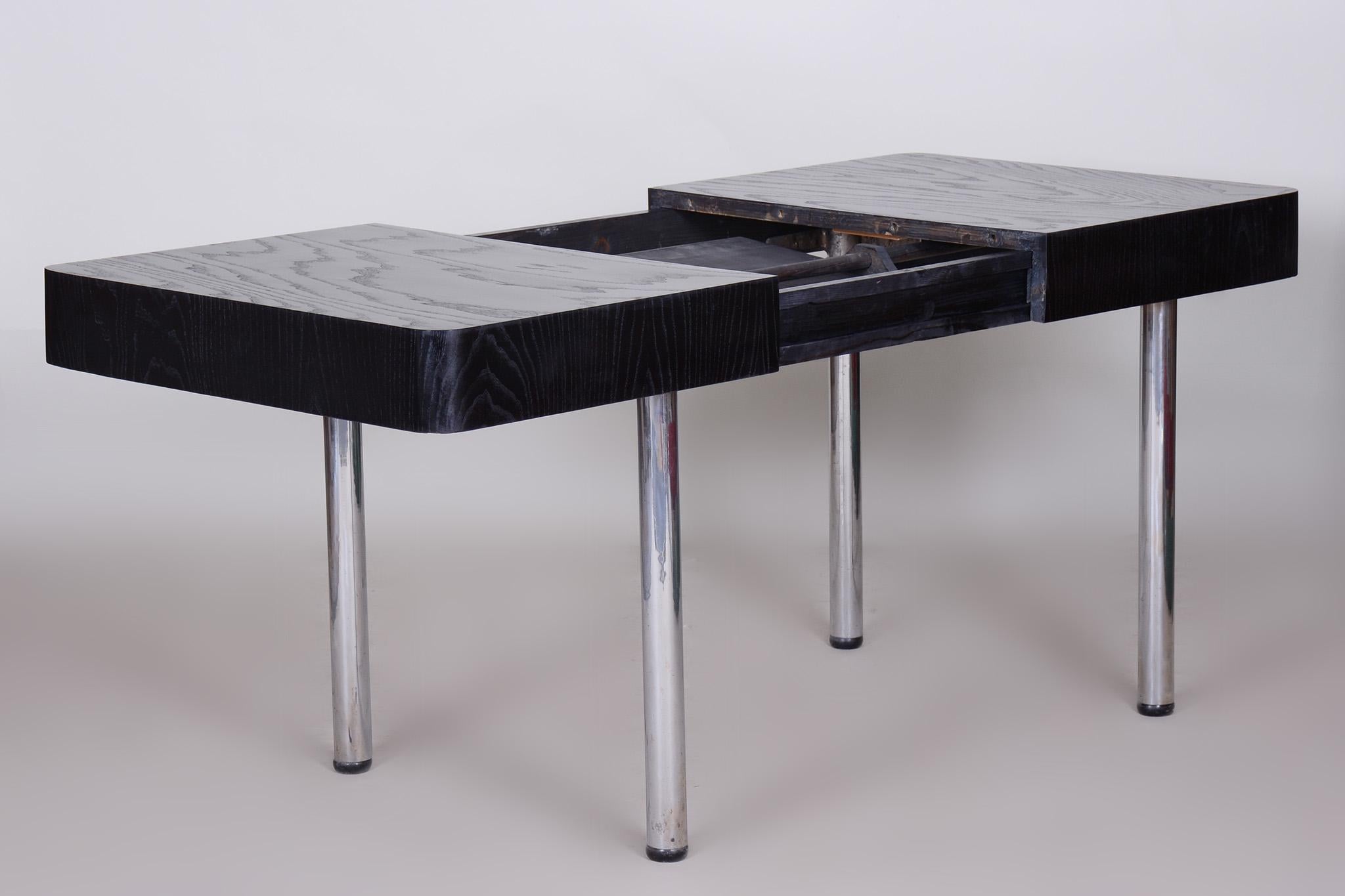 Restored Bauhaus Extendable Dining Table, Oak Veneer, Czechia, 1930s For Sale 1
