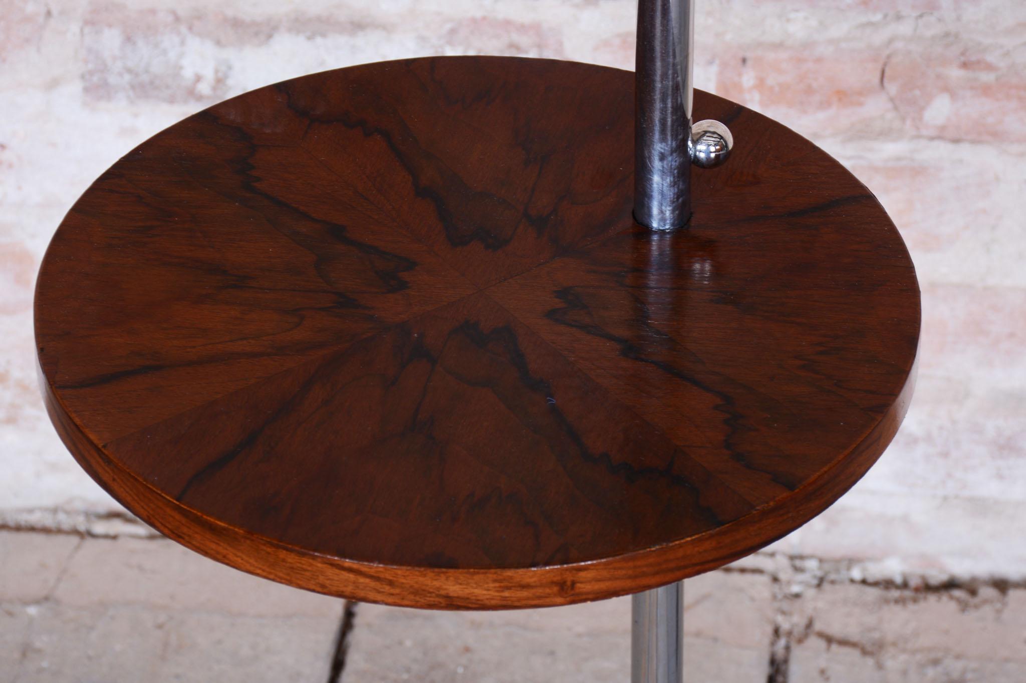 Lampadaire Bauhaus restauré, par Hana Kučerová-Záveská, noyer, République tchèque, années 1930 en vente 1
