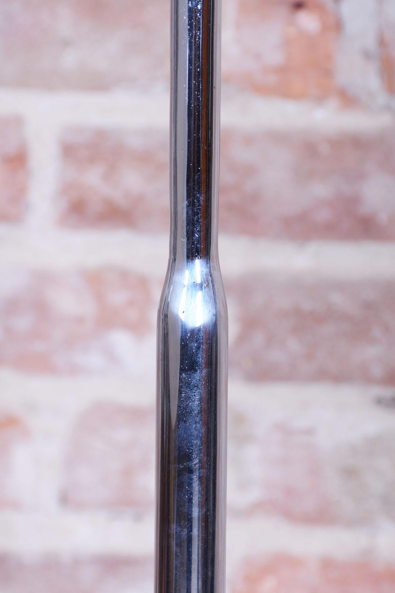 Lampadaire Bauhaus restauré, par Hana Kučerová-Záveská, noyer, République tchèque, années 1930 en vente 3