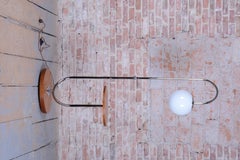 Lámpara de pie Bauhaus restaurada, de Robert Slezak, roble, cromo, cristal, checa, años 30