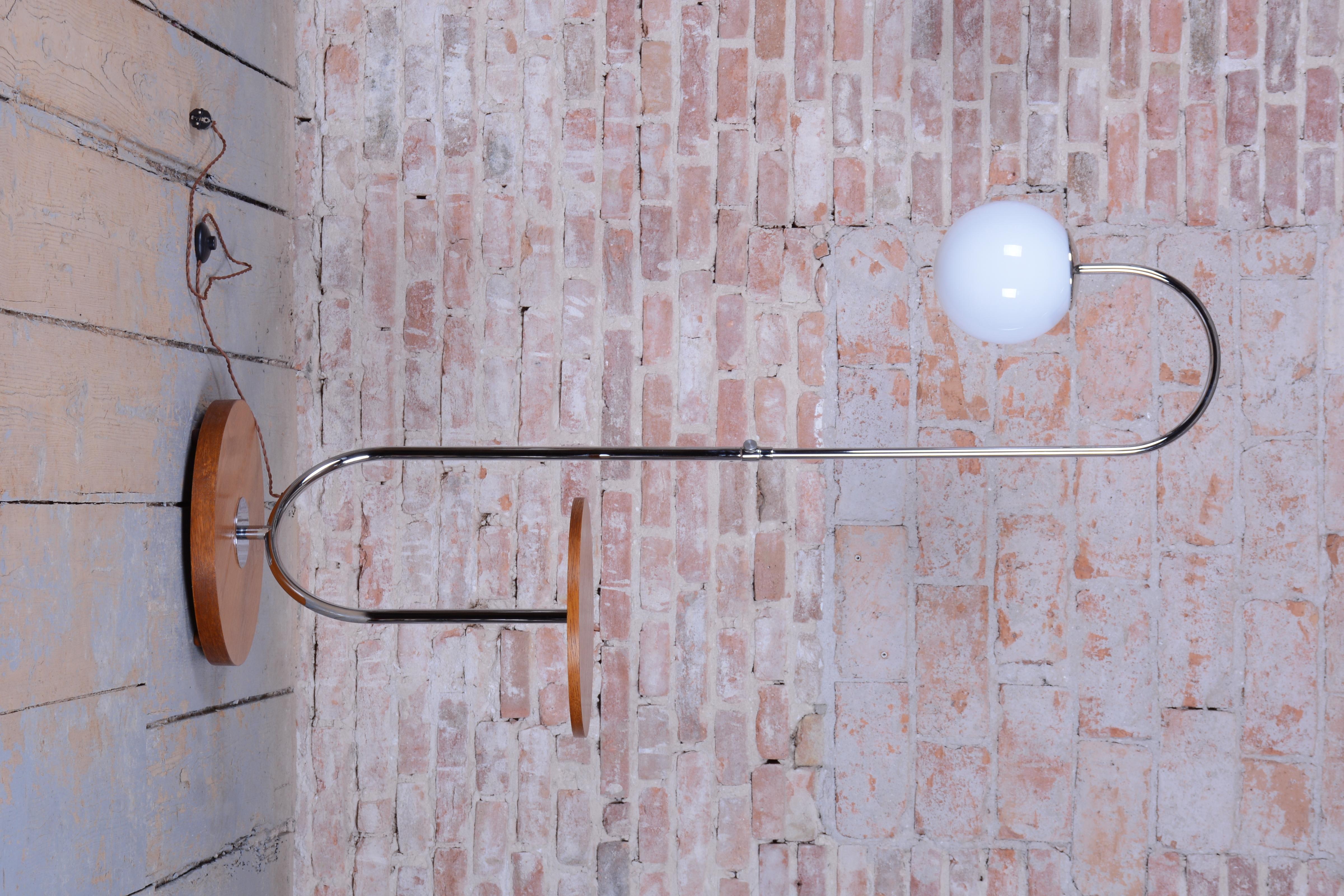 Restored Bauhaus Floor Lamp, by Robert Slezak, Oak, Chrome, Glass, Czech, 1930s In Good Condition For Sale In Brandys nad Labem, Středočeský kraj