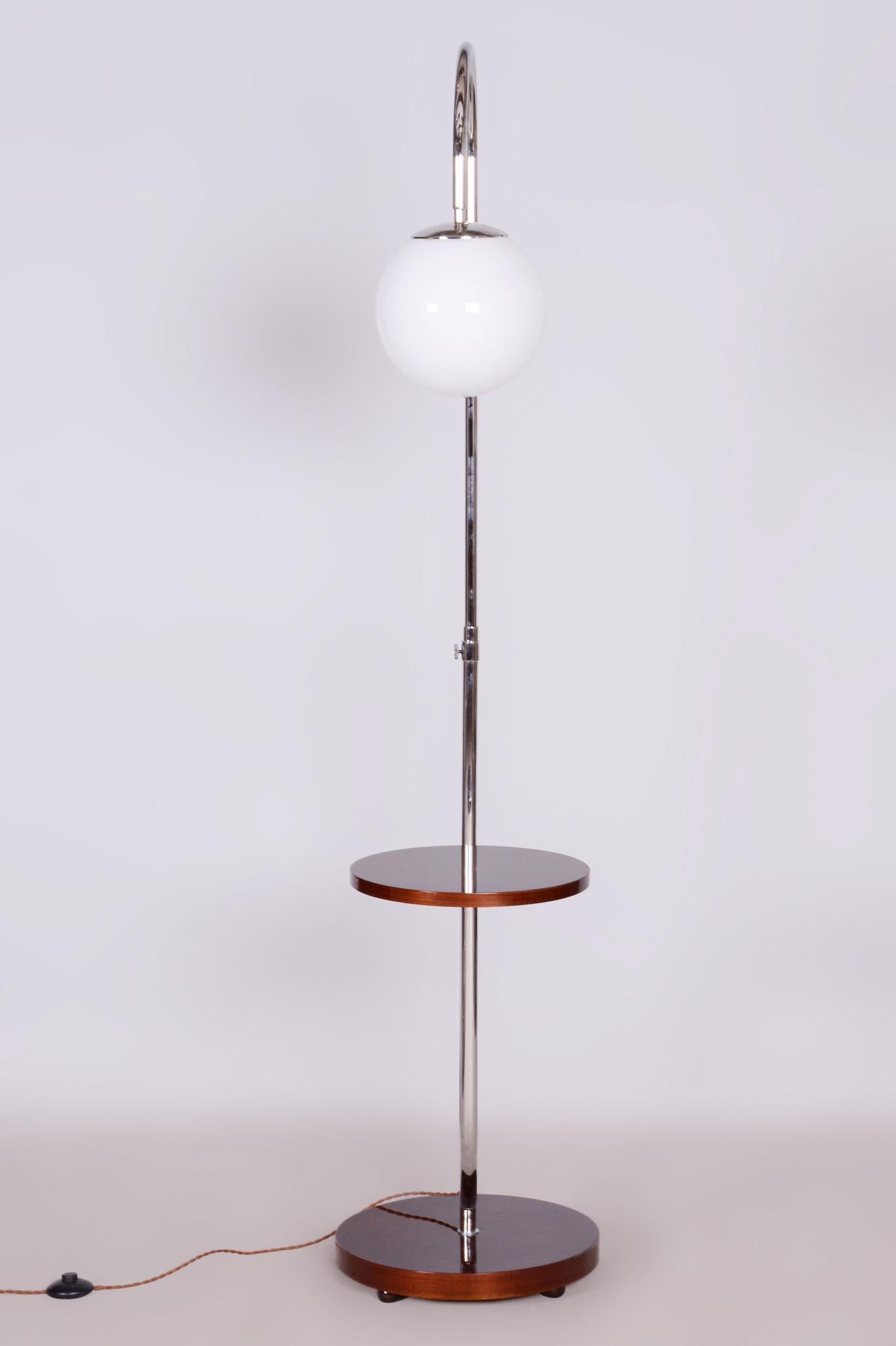 Restored Bauhaus Floor Lamp, High Gloss, Walnut, Chrome, Czechia, 1930s In Good Condition For Sale In Horomerice, CZ