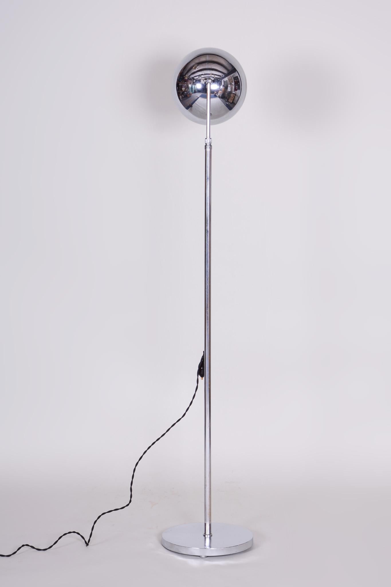 Restored Bauhaus Floor Lamp Made in the 1930s, Made Out of Chrome Plated Steel For Sale 6
