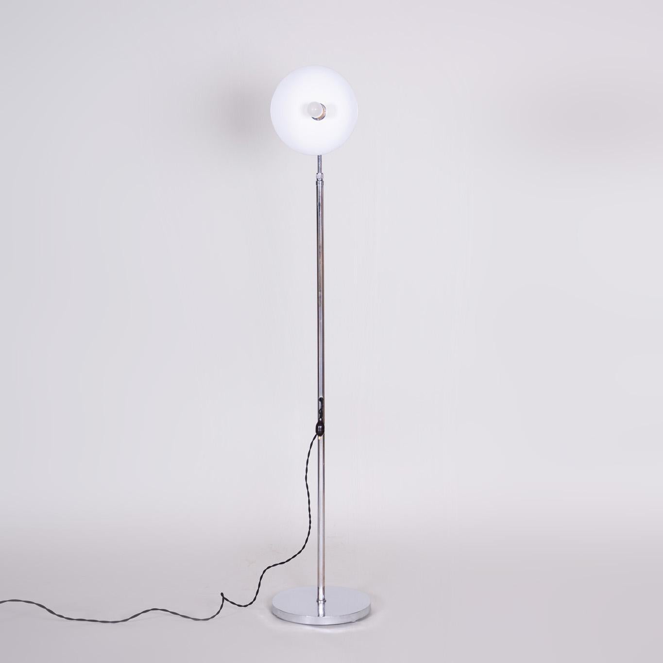 Restored Bauhaus Floor Lamp Made in the 1930s, Made Out of Chrome Plated Steel For Sale 1
