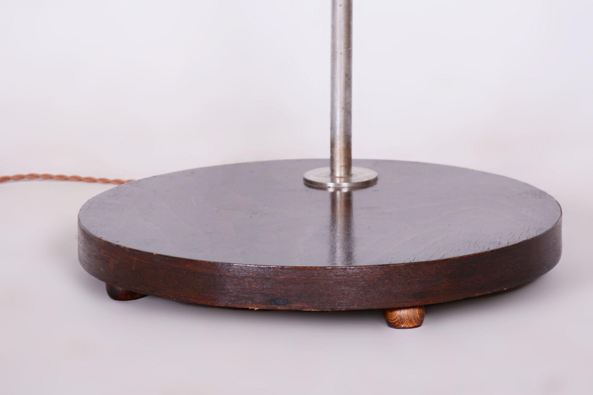 Restored Bauhaus Floor Lamp, New Electrification, Beech, Chrome, Czechia, 1930s In Good Condition For Sale In Brandys nad Labem, Středočeský kraj