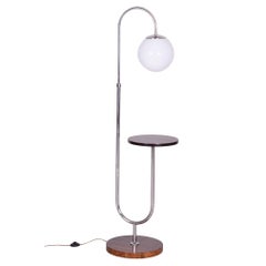 Lampadaire Bauhaus restauré, noyer, chrome, verre opale, Tchécoslovaquie, années 1930