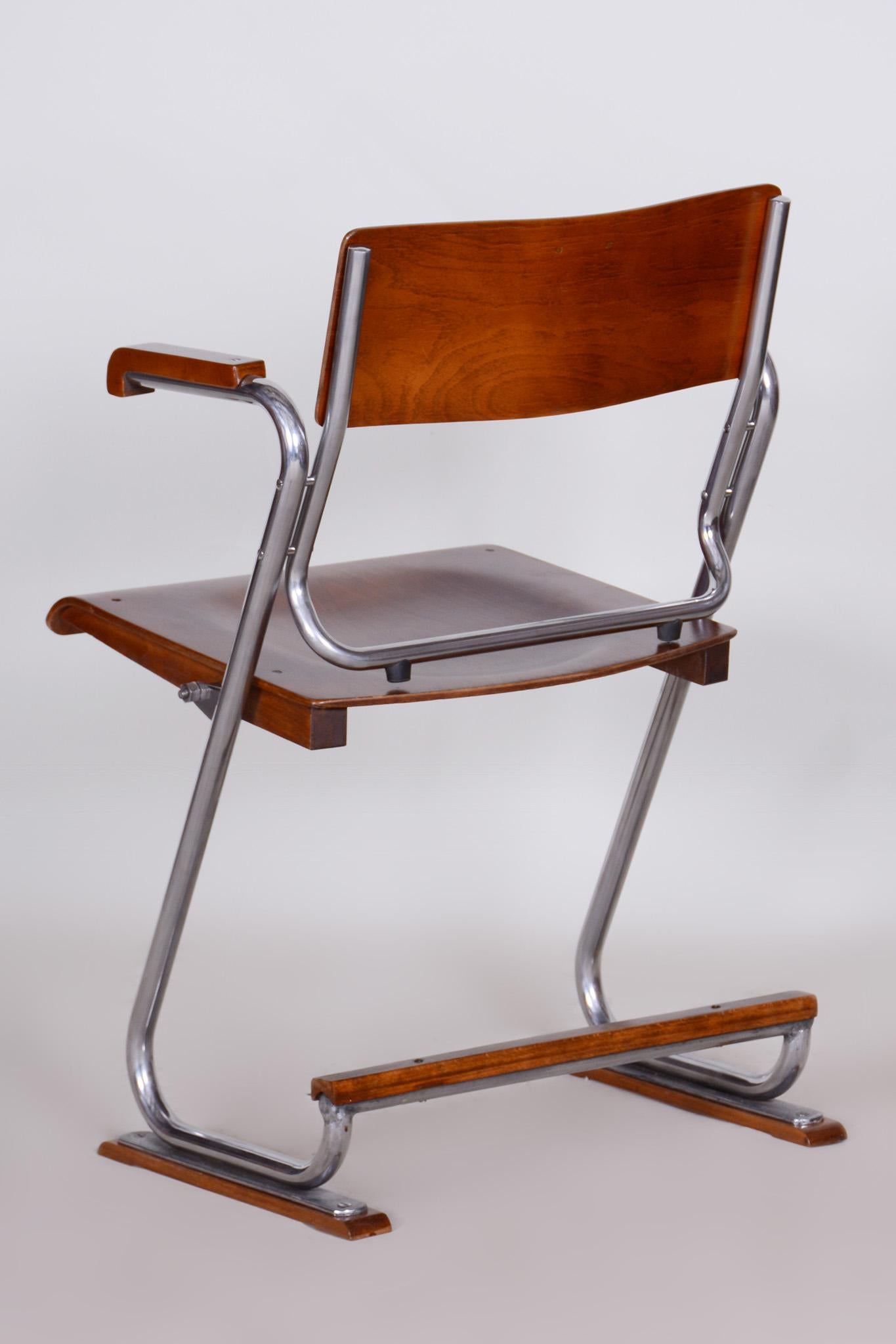 Chaise pliante Bauhaus restaurée, contreplaqué de hêtre, polonaise revisitée, République tchèque, années 1930 en vente 1