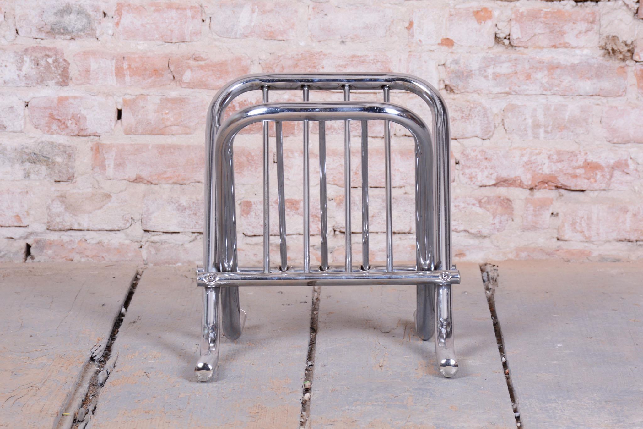 Periódico Bauhaus restaurado, acero cromado, Alemania, años 60 Acero en venta