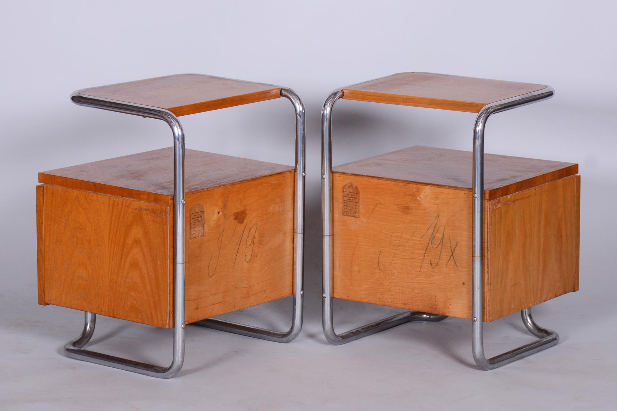 Restored Bauhaus Oak Bed-Side Tables, Mucke-Melder, Czechia, 1930s In Good Condition For Sale In Horomerice, CZ