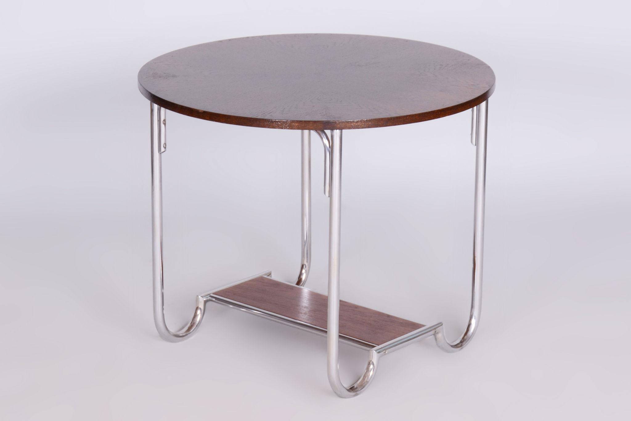 Petite table ronde en chêne Bauhaus restaurée, acier chromé, République tchèque, années 1930 en vente 3