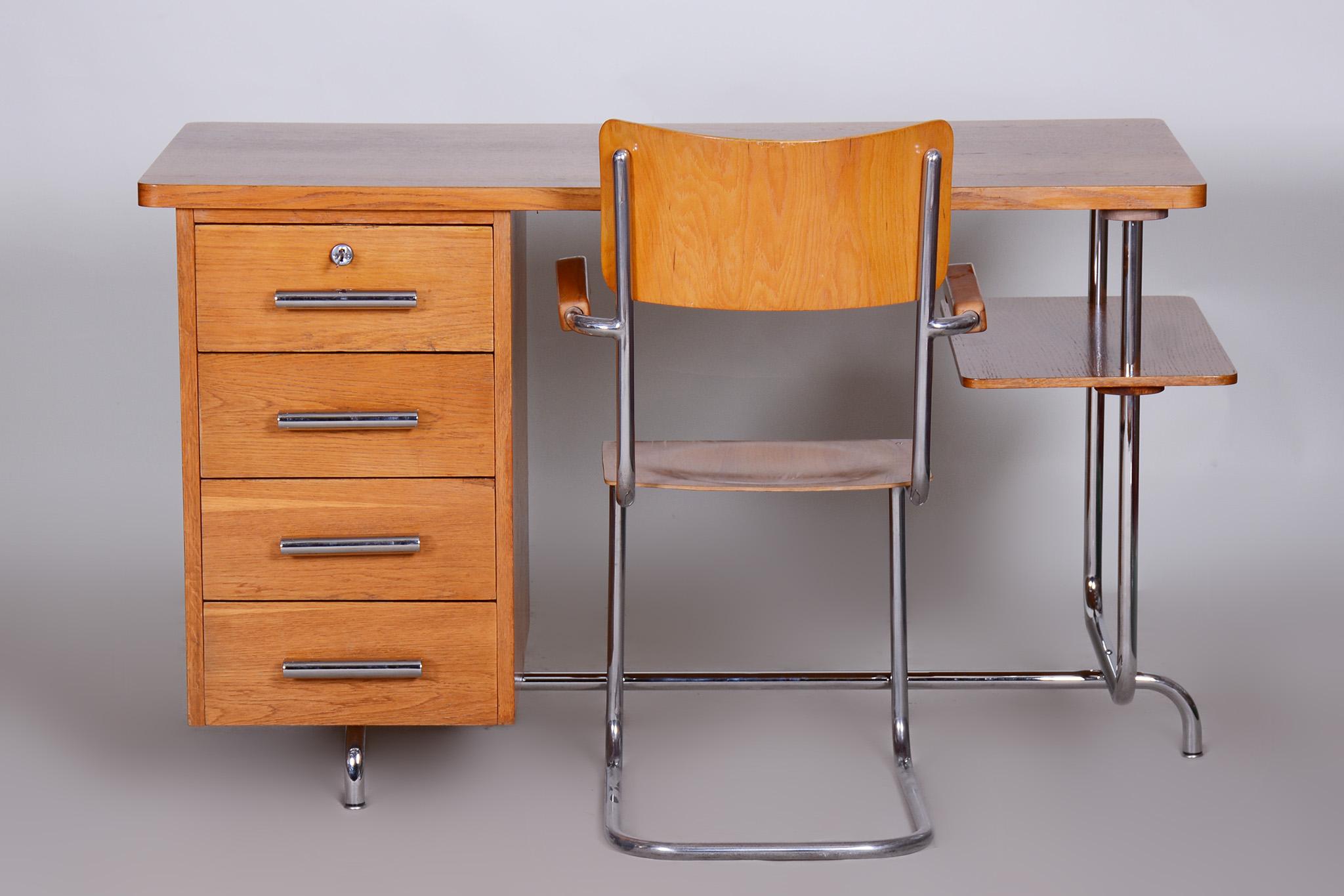 Restored Bauhaus oak writing desk designed by Jindrich Halabala.

Period: 1930-1939
Source: Czechia
Maker: UP Zavody.
Material: Oak, chrome-plated steel
Color: Brown

The chrome is in very good condition.
Revived polish.
  