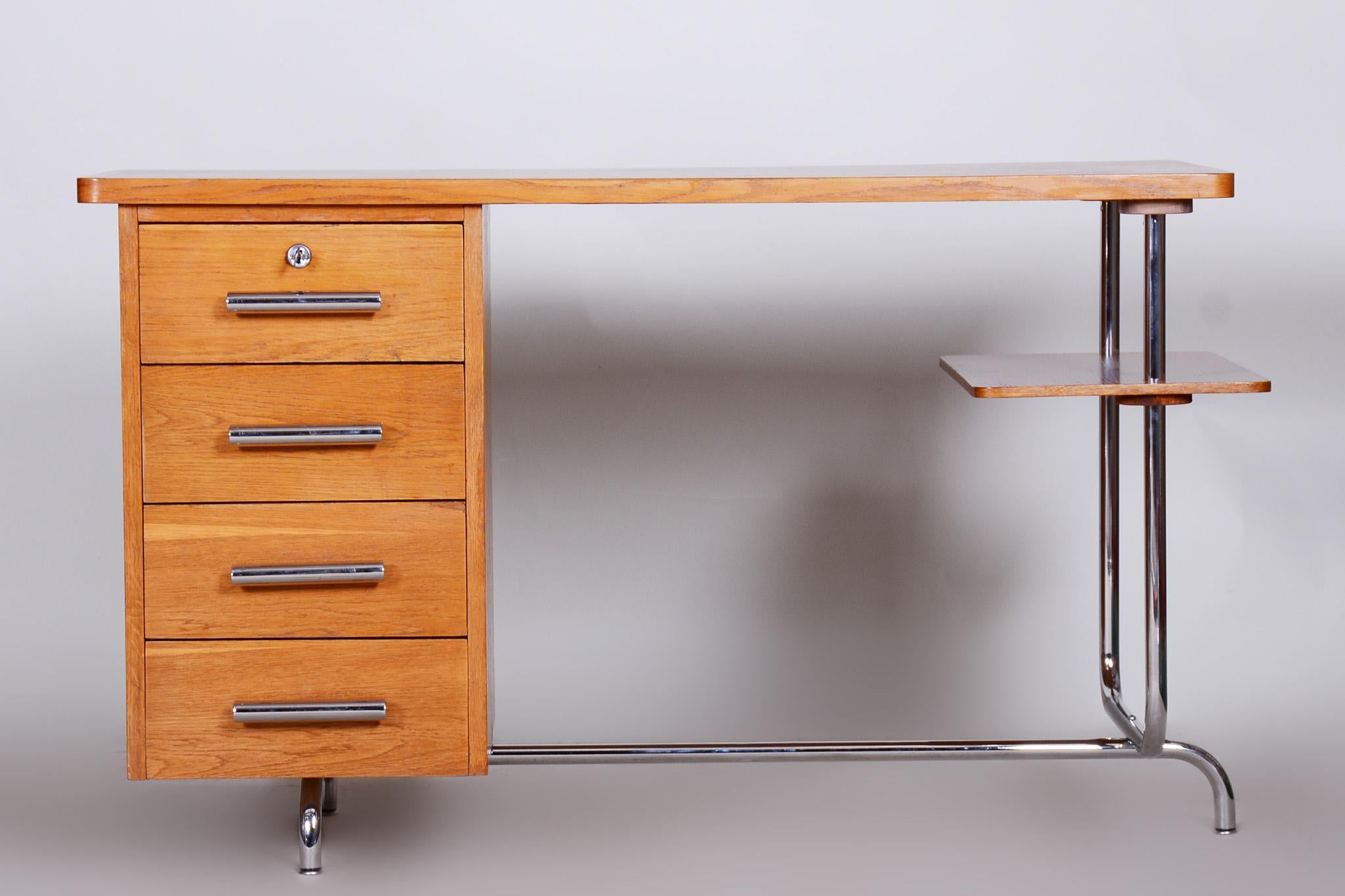 Restored Bauhaus Oak Writing Desk, Jindrich Halabala, UP Zavody, 1930s, Czechia In Good Condition For Sale In Horomerice, CZ