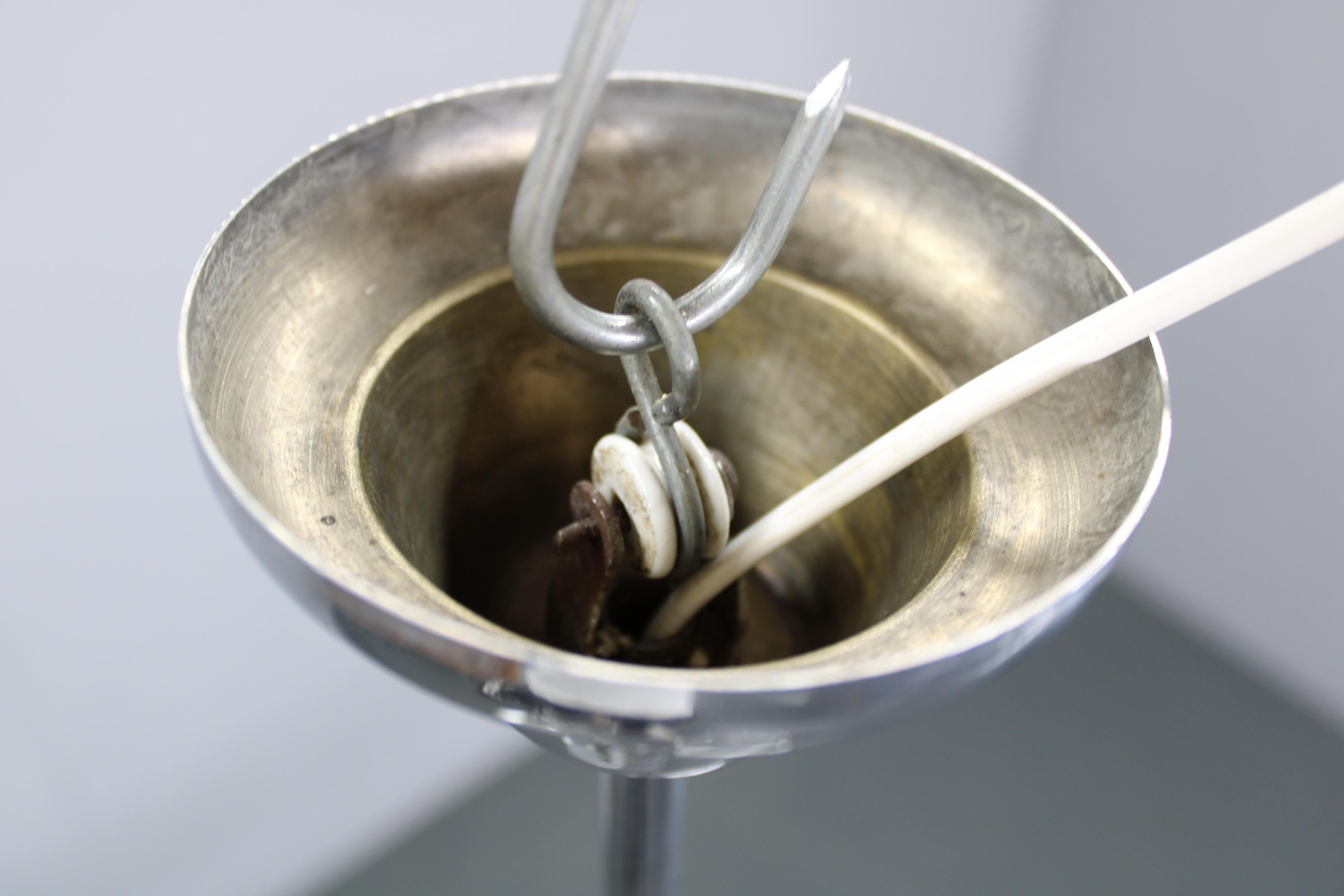 Restaurierter Bauhaus- oder Art Deco-Kronleuchter aus Chrom und Glas, Tschechoslowakei (Milchglas) im Angebot