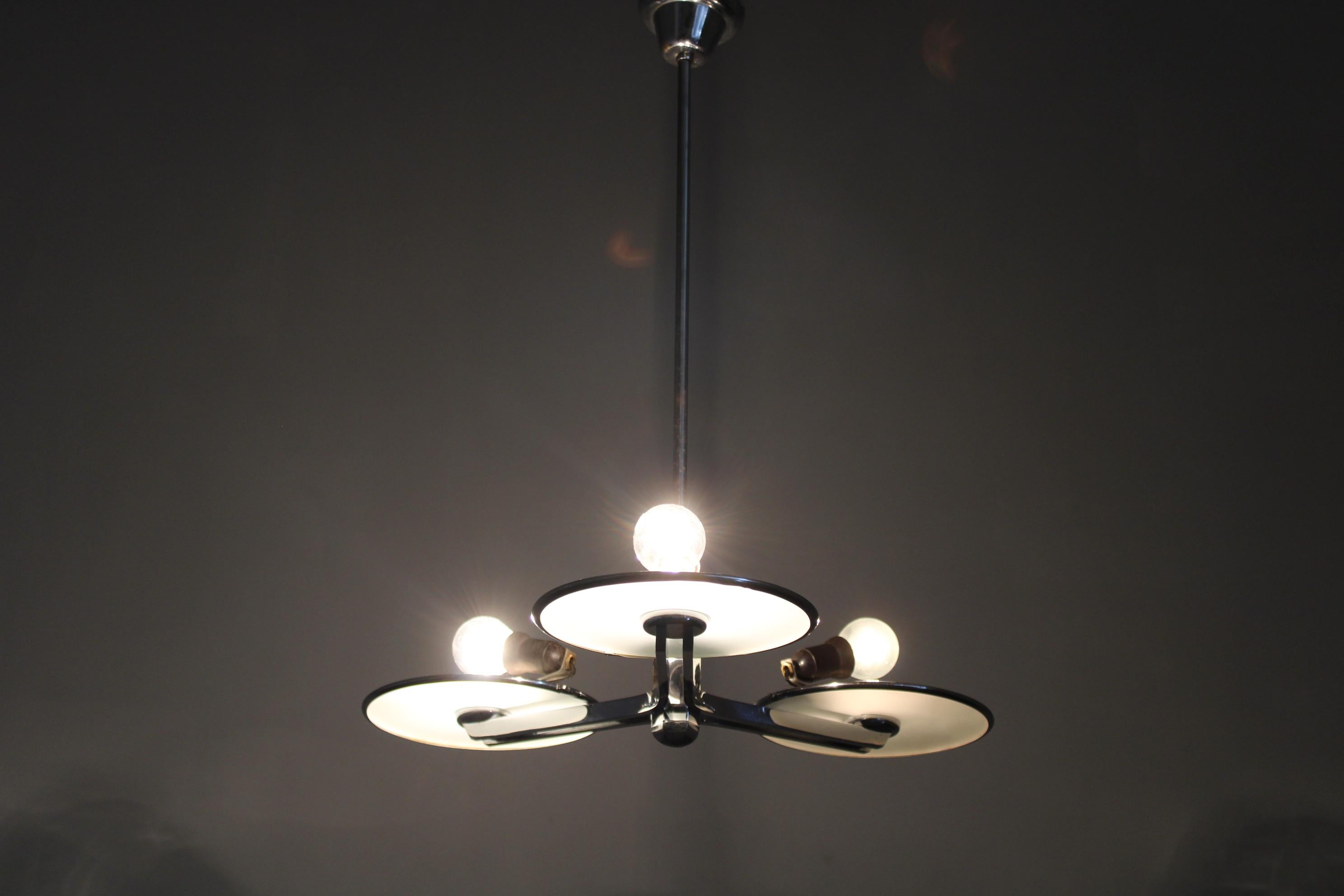 Restaurierter Bauhaus- oder Art Deco-Kronleuchter aus Chrom und Glas, Tschechoslowakei im Angebot 1