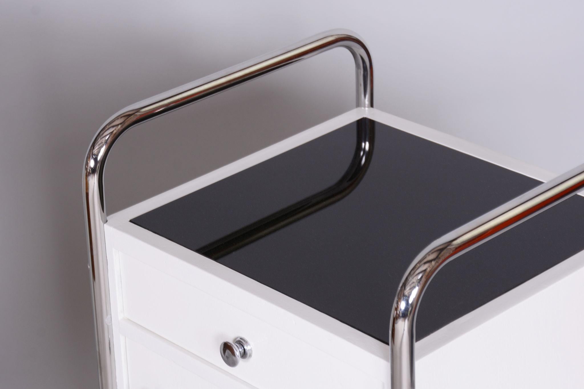 Restored Bauhaus Pair of Bedside Tables Made by Vichr a spol.

Period: 1930-1939
Maker: Vichr a spol.
Source: Czechia (Czechoslovakia)
Material: Chrome-Plated Steel, Lacquered Wood, Black Glass

The chrome parts have been cleaned and professionally