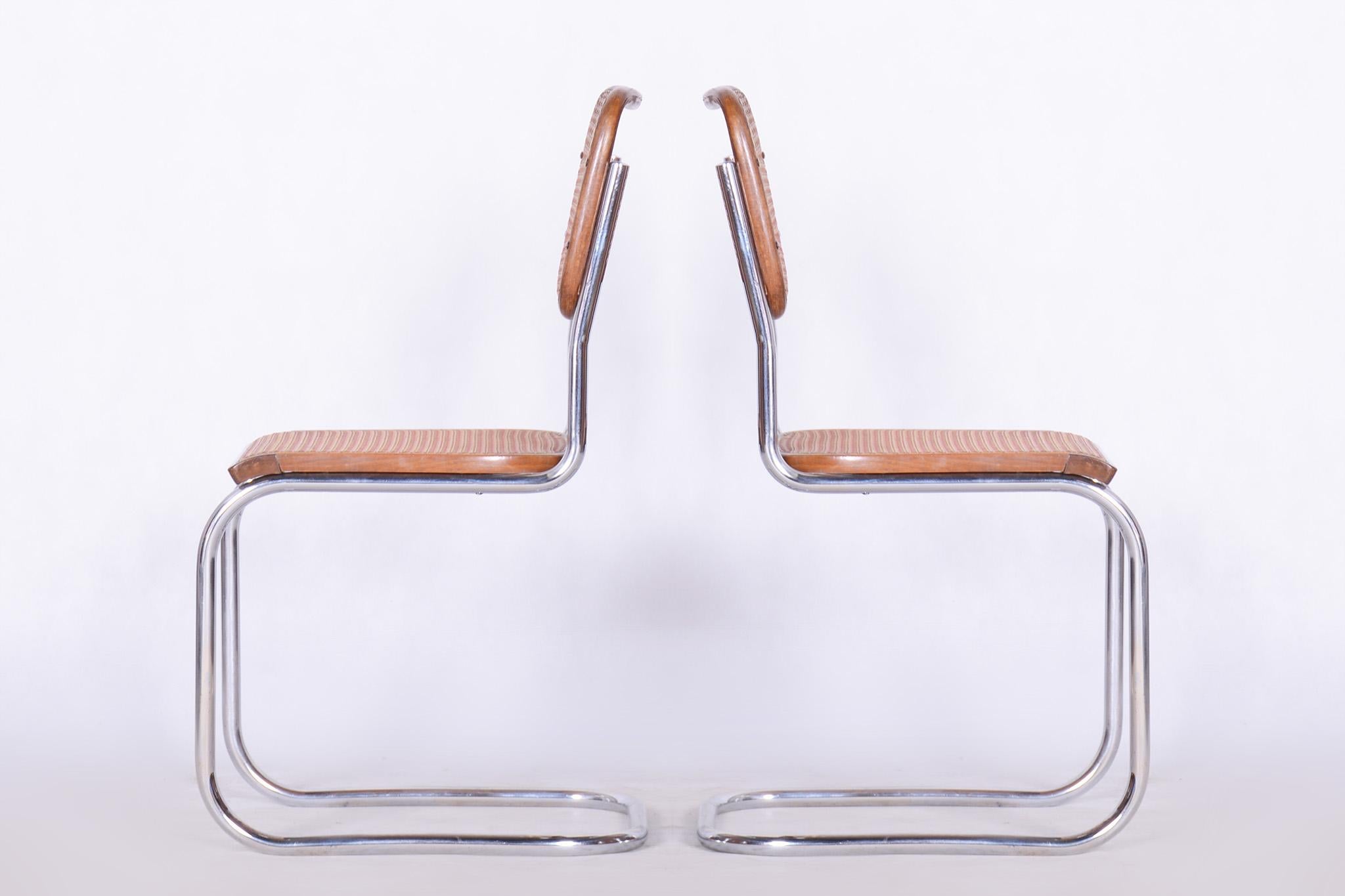 Restored Bauhaus Pair of Chairs, Robert Slezak, Chrome, Beech, Czechia, 1930s For Sale 2