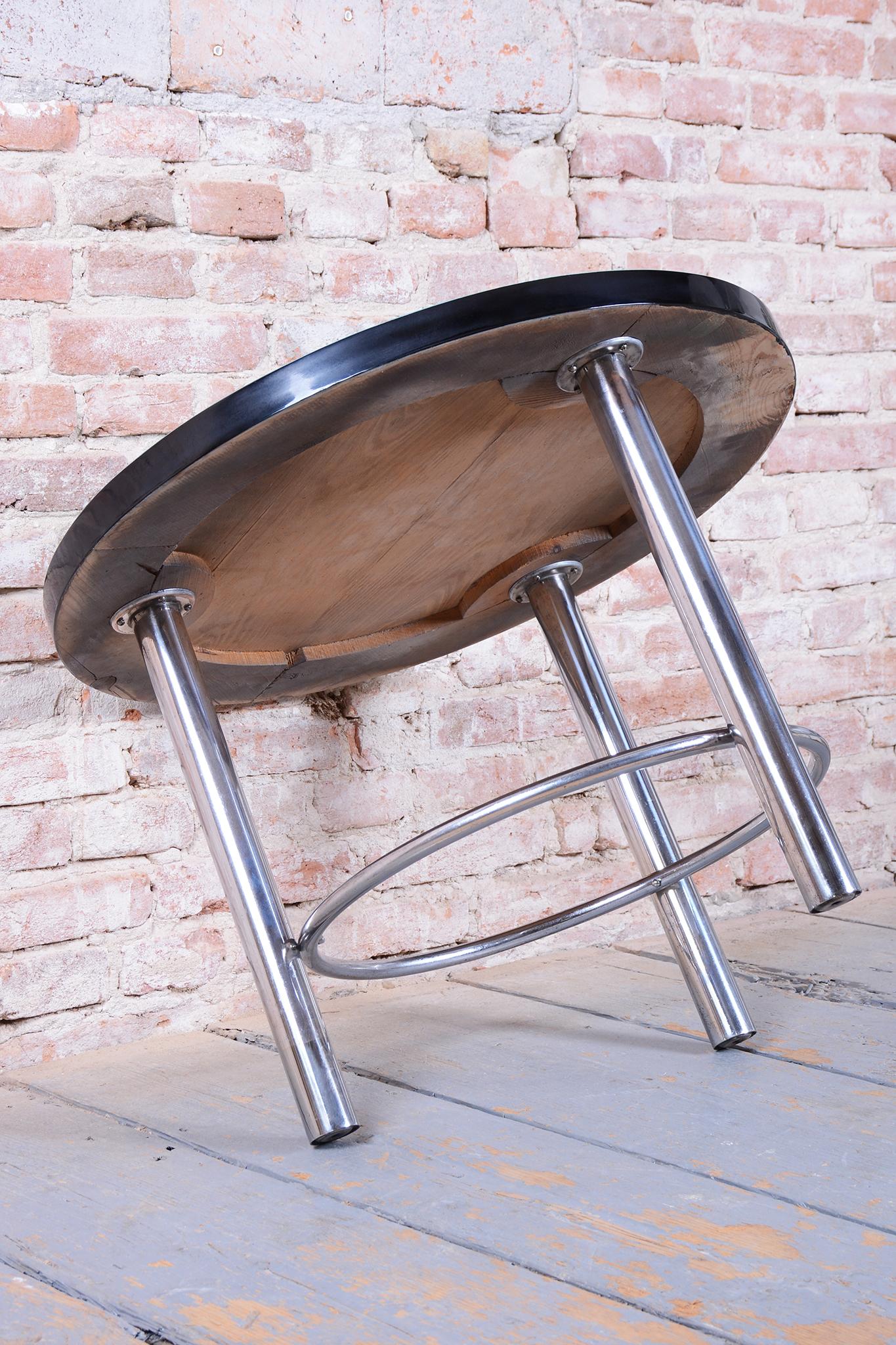 Table basse ronde Bauhaus restaurée, acier chromé, tchèque, années 1930 en vente 3