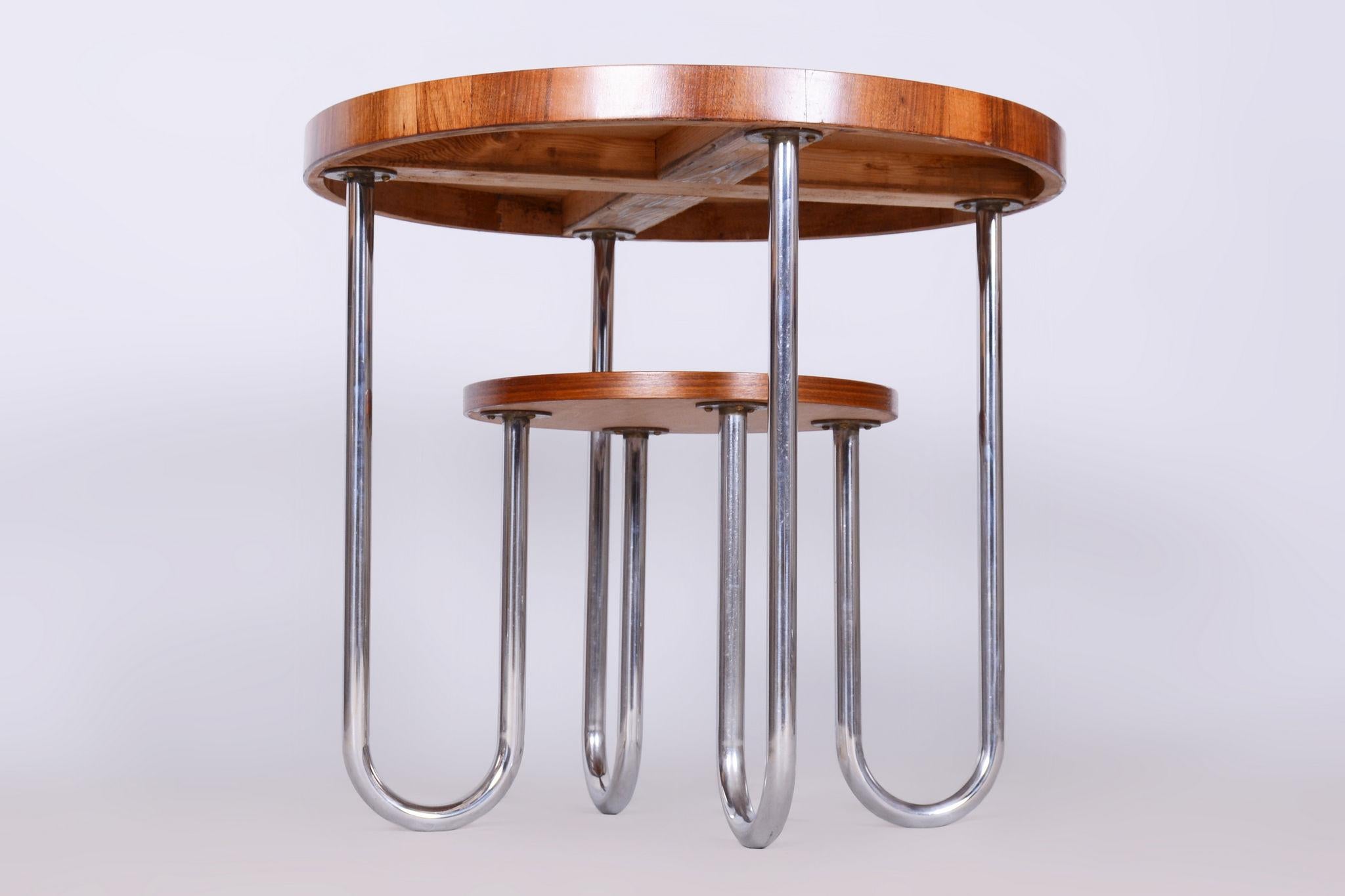 Restaurierter runder Bauhaus-Tisch, von Robert Slezák, Fichte, Nussbaum, Tschechisch, 1930er Jahre im Angebot 5