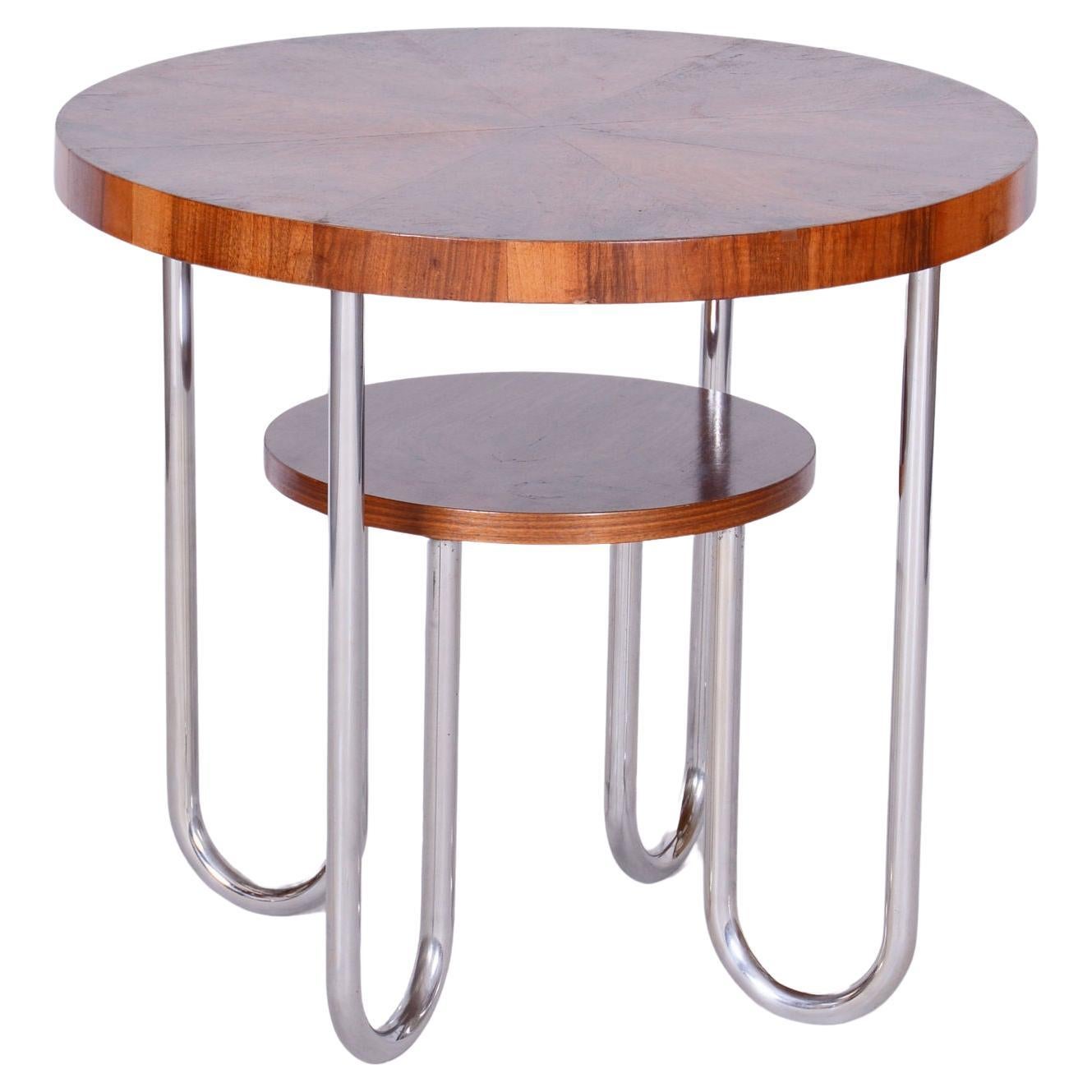 Table ronde Bauhaus restaurée, par Robert Slezák, épicéa, noyer, tchèque, années 1930 en vente