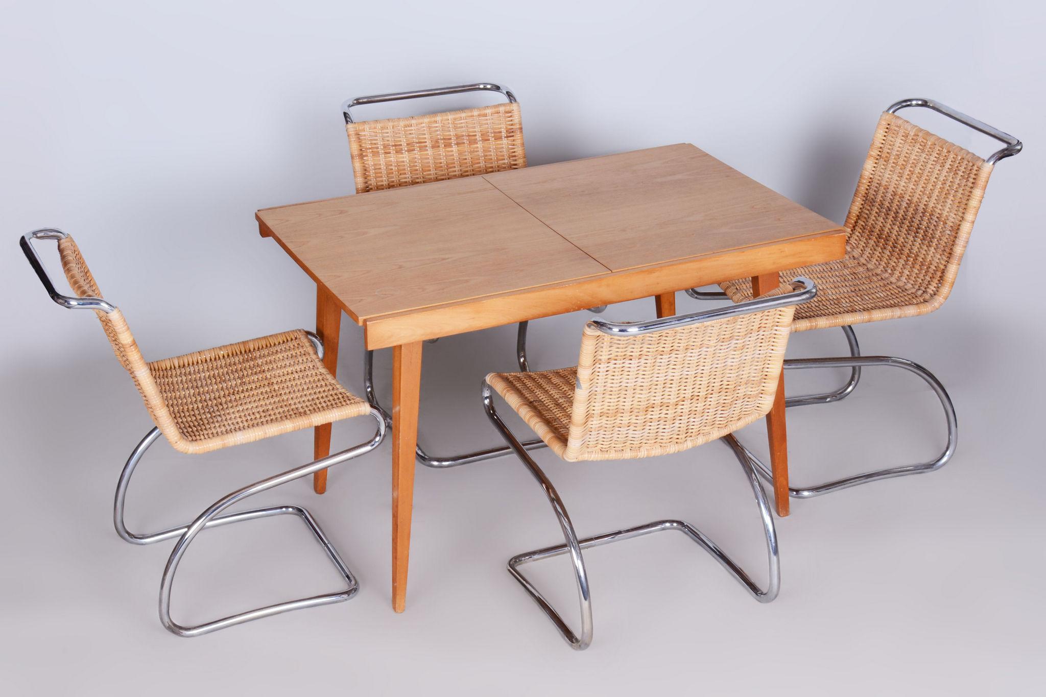 Restored Bauhaus Set of Four Chairs Deisgned By Jindrich Halabala.

Designer: Jindrich Halabala
Maker: UP Zavody
Material: Chrome-plated Steel, Rattan Strings
Source: Czechia (Czechoslovakia)
Period: 1930-1939

The chrome parts have been
