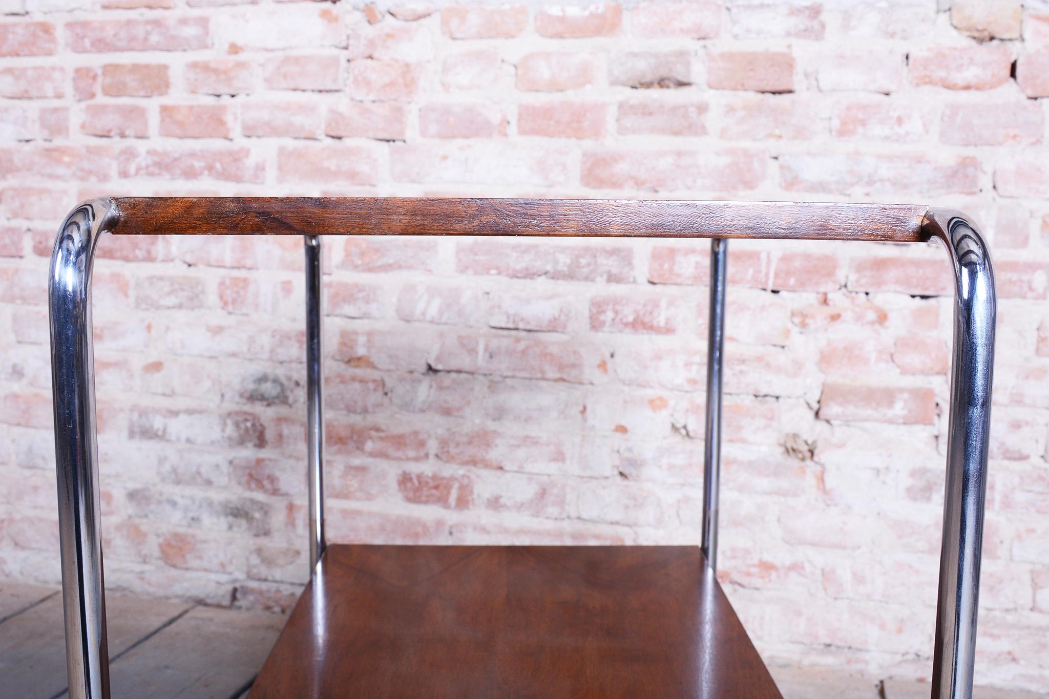 Restored Bauhaus Side Table, by Hynek Gottwald, Walnut, Chrome, Czech, 1920s For Sale 4