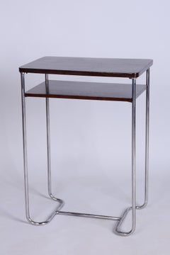 Table d'appoint Bauhaus restaurée, par Mücke & Melder, noyer, chrome, tchèque, années 1930