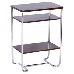 Mesa auxiliar Bauhaus restaurada, de Mücke & Melder, nogal, cromo, checa, años 30