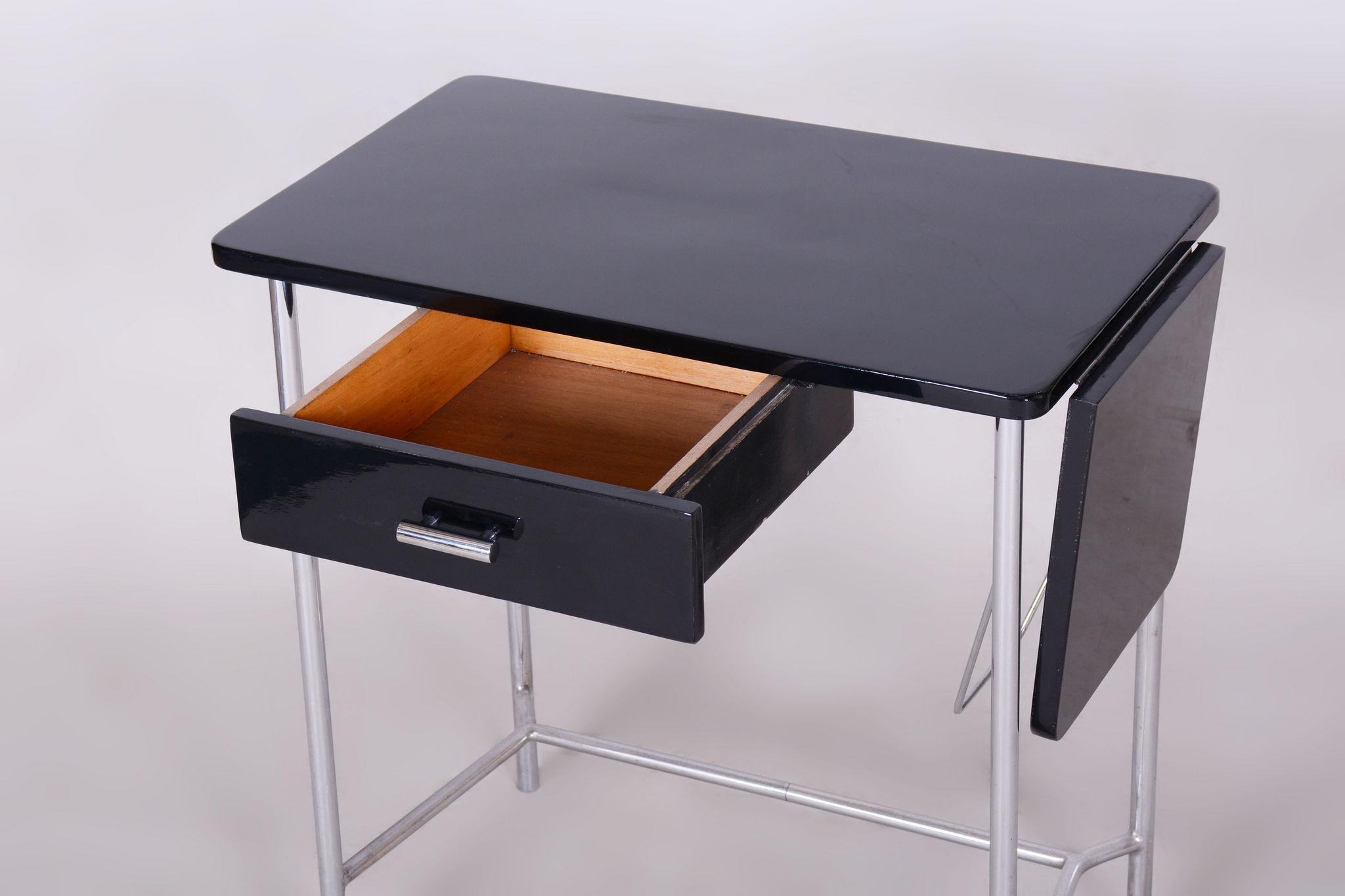 Petite table dissociée Bauhaus restaurée, par Mücke & Melder, chrome, tchèque, années 1930 Bon état - En vente à Horomerice, CZ
