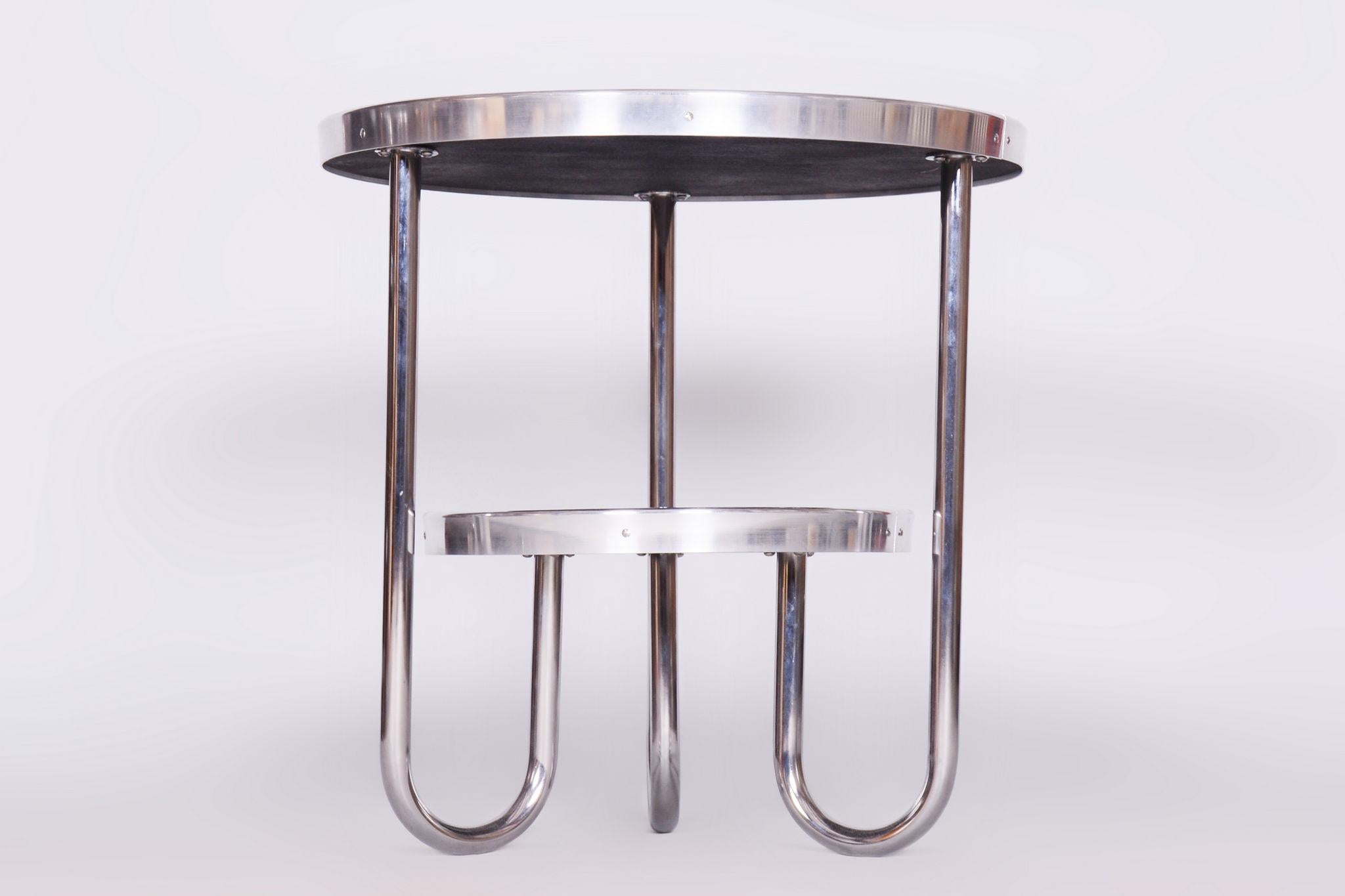 Restaurierter kleiner weißer Bauhaus-Tisch, Kovona, Chrom, Tschechien, 1930er Jahre (Tschechisch) im Angebot
