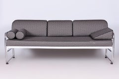 Divano Bauhaus restaurato, di Mücke & Melder, cromo, tappezzeria nuova, Repubblica Ceca, anni '30
