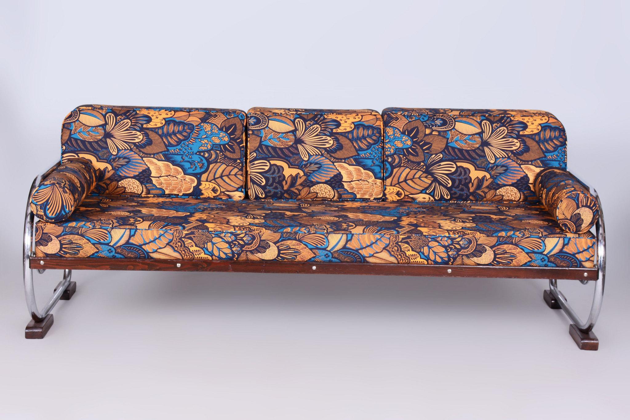 Restored Bauhaus Sofa, by Robert Slezak, Beech, Czech, 1930s In Good Condition For Sale In Brandys nad Labem, Středočeský kraj