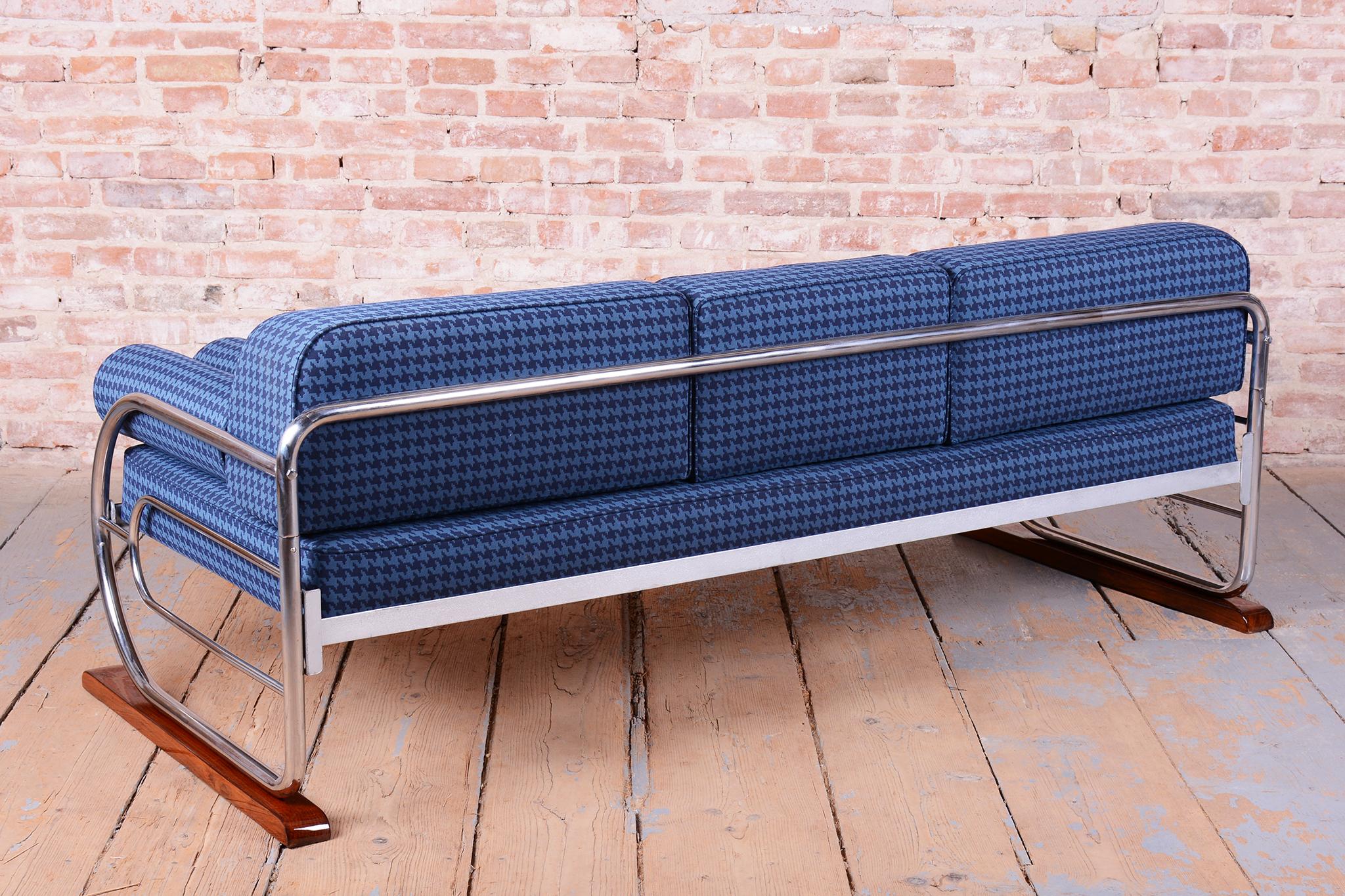 Restored Bauhaus Sofa, by Robert Slezak, Chrome, Beech, Polished, Czech, 1930s For Sale 6