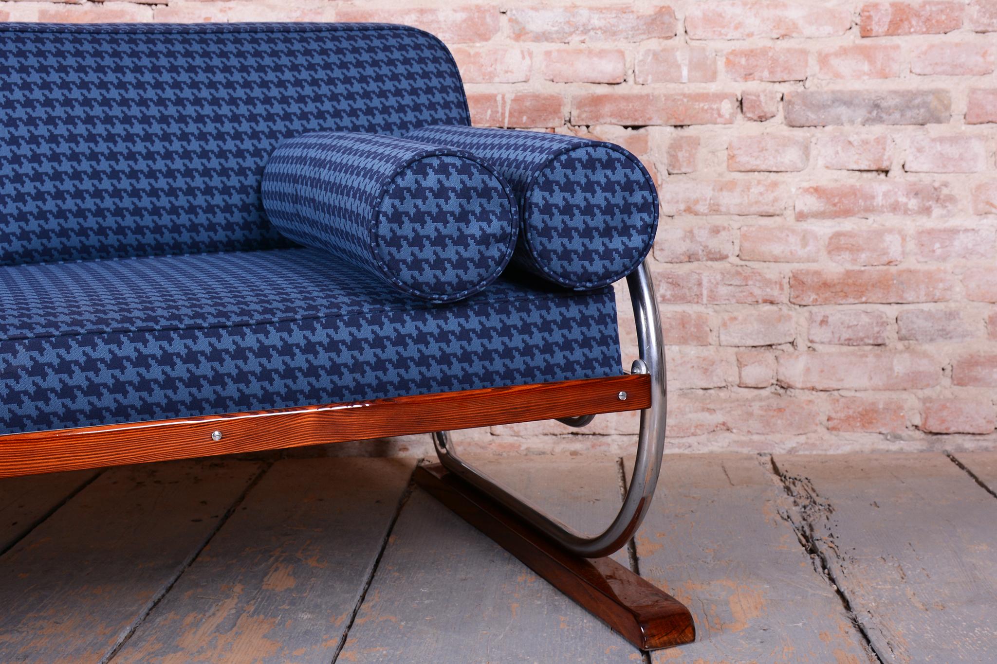 Restored Bauhaus Sofa, by Robert Slezak, Chrome, Beech, Polished, Czech, 1930s For Sale 9